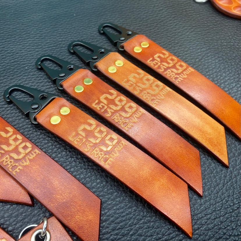 Leather motorcycle keychain with 299KM/h top speed decor from Bean's Moto Booth, featuring detailed craftsmanship and racing-inspired design.