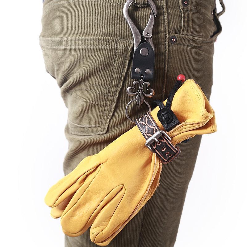Bean's Moto Booth motorcycle leather glove with anti-loss buckle, showing close-up of the black glove and secure fastening buckle.