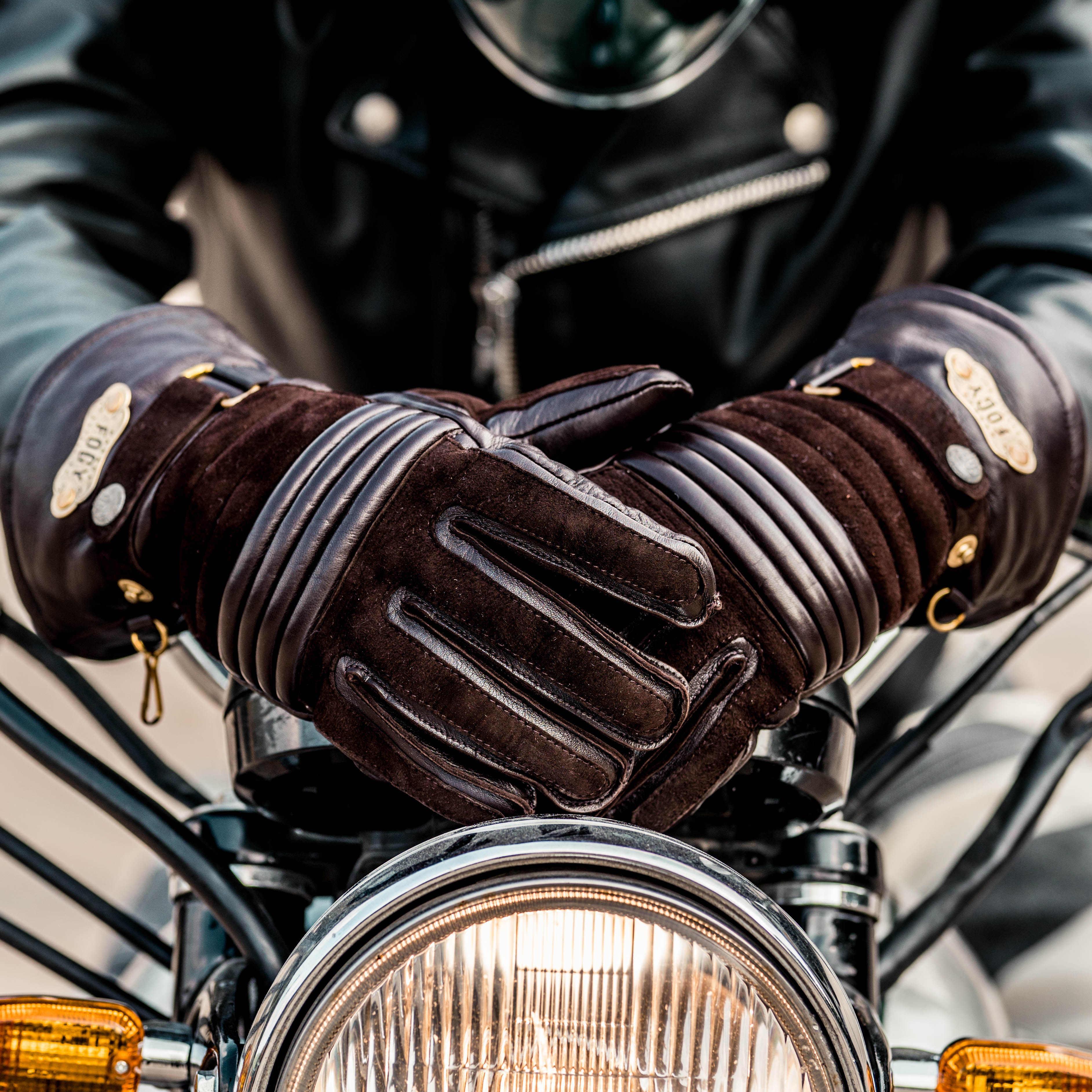 Bean's Moto Booth FOGY™ winter leather motorcycle gloves with reinforced palms, featuring black leather and adjustable wrist straps.