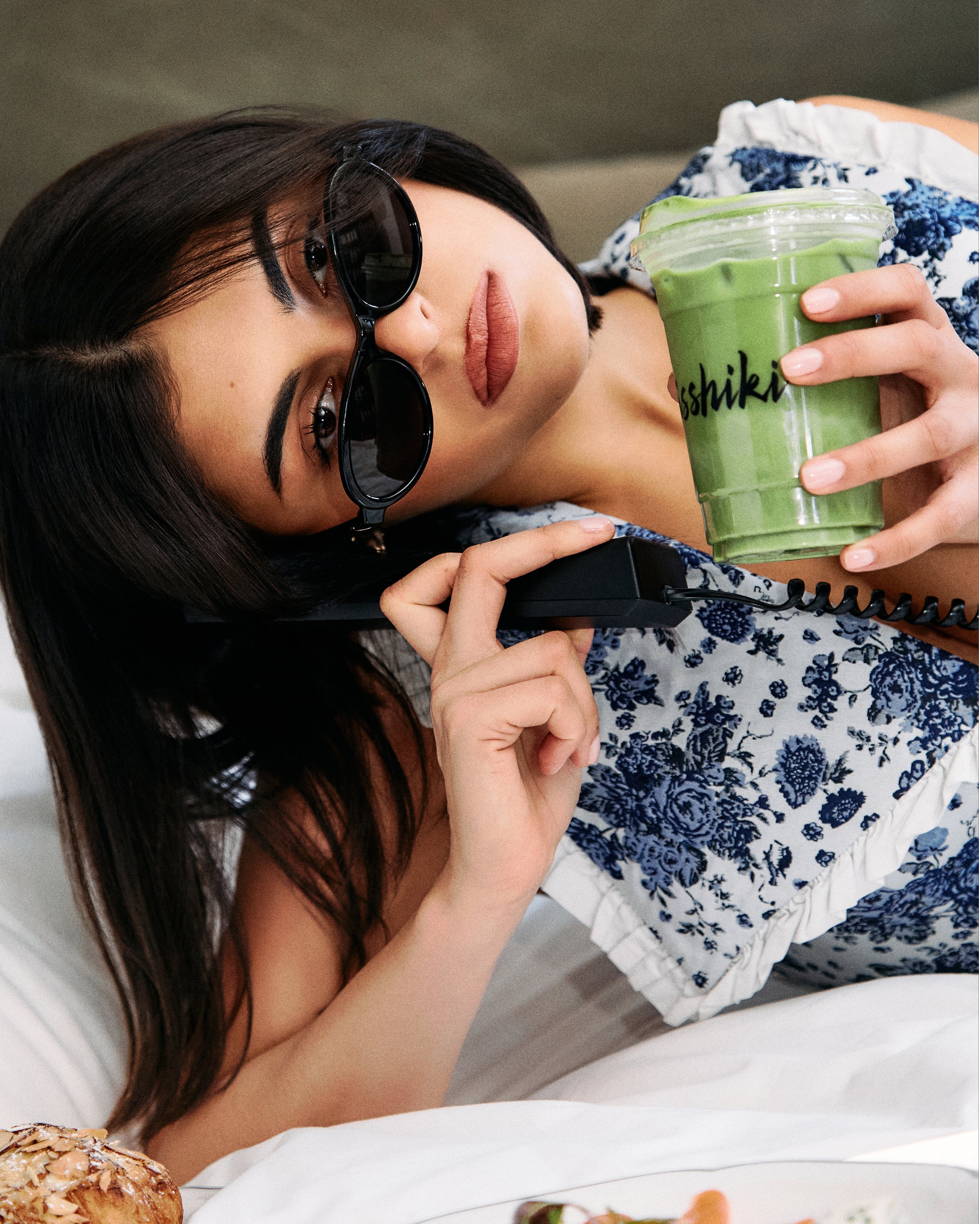 Premium Samidori single cultivar matcha powder by isshiki matcha, vibrant green finely ground Japanese green tea powder.