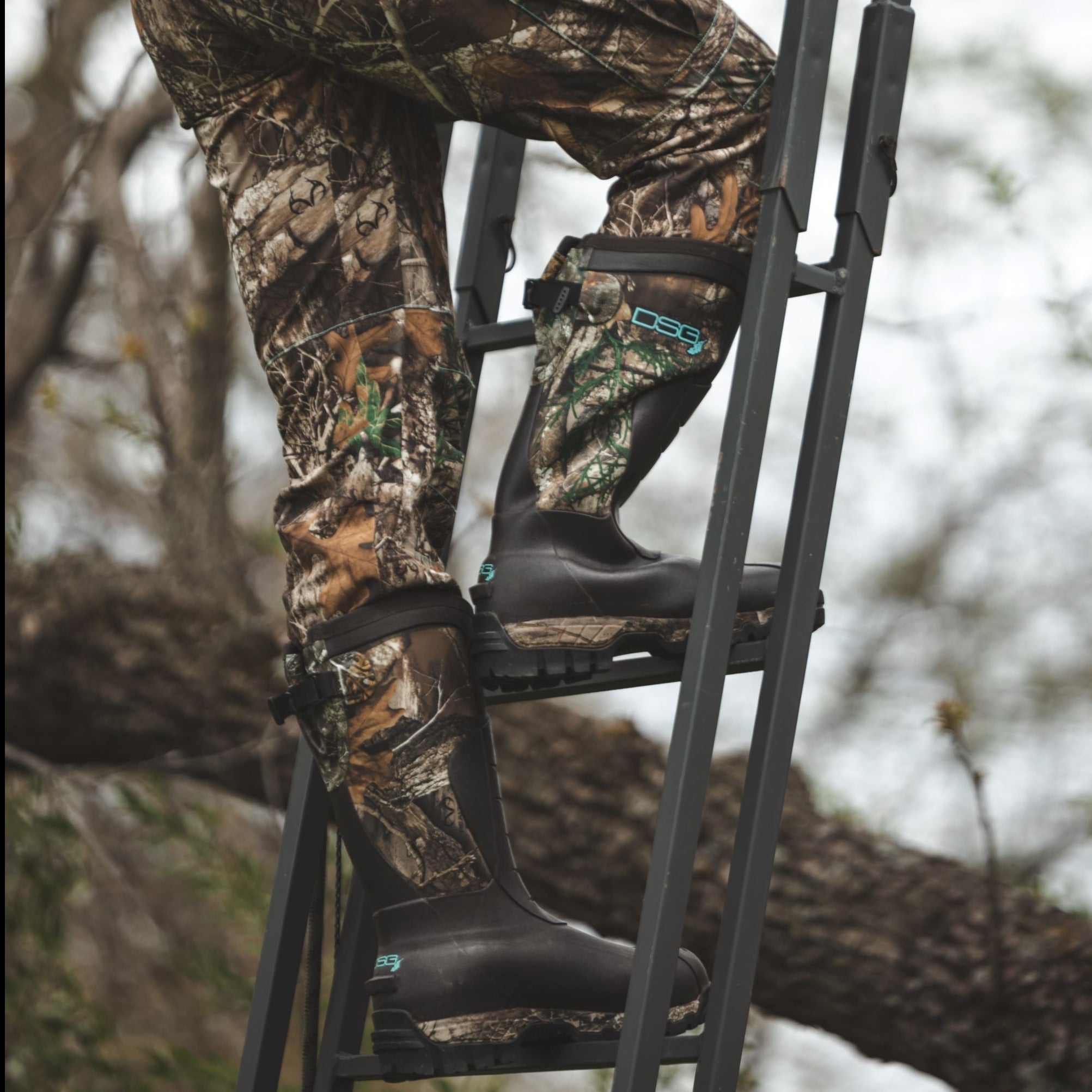 DSG OUTERWEAR rubber boot with 400 gram insulation, durable waterproof footwear for outdoor use.
