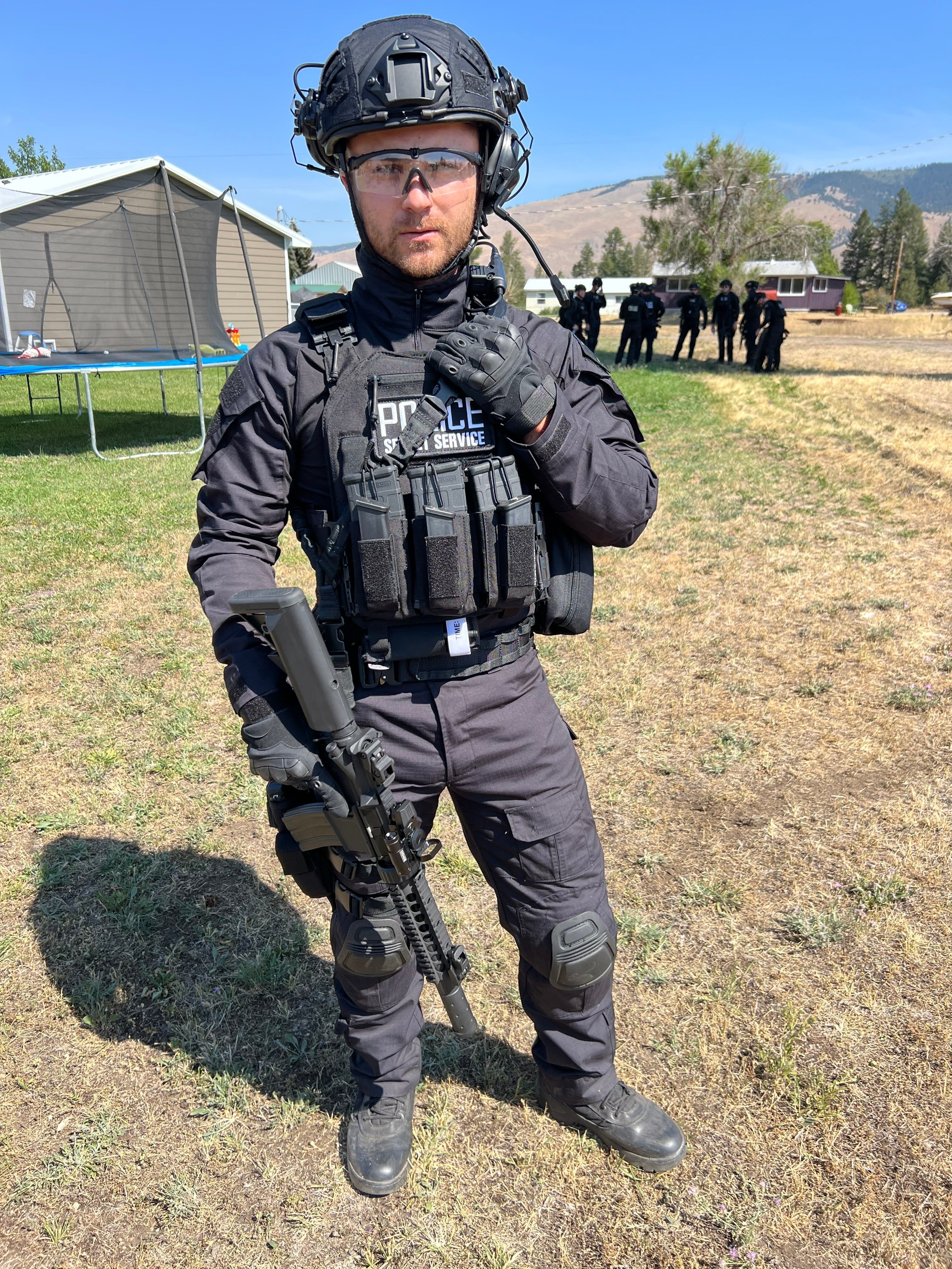Redemption Tactical RT Crusader 2.0 armor kit with lightweight Level IV front and back plates, 10x12 size, full protective vest set.