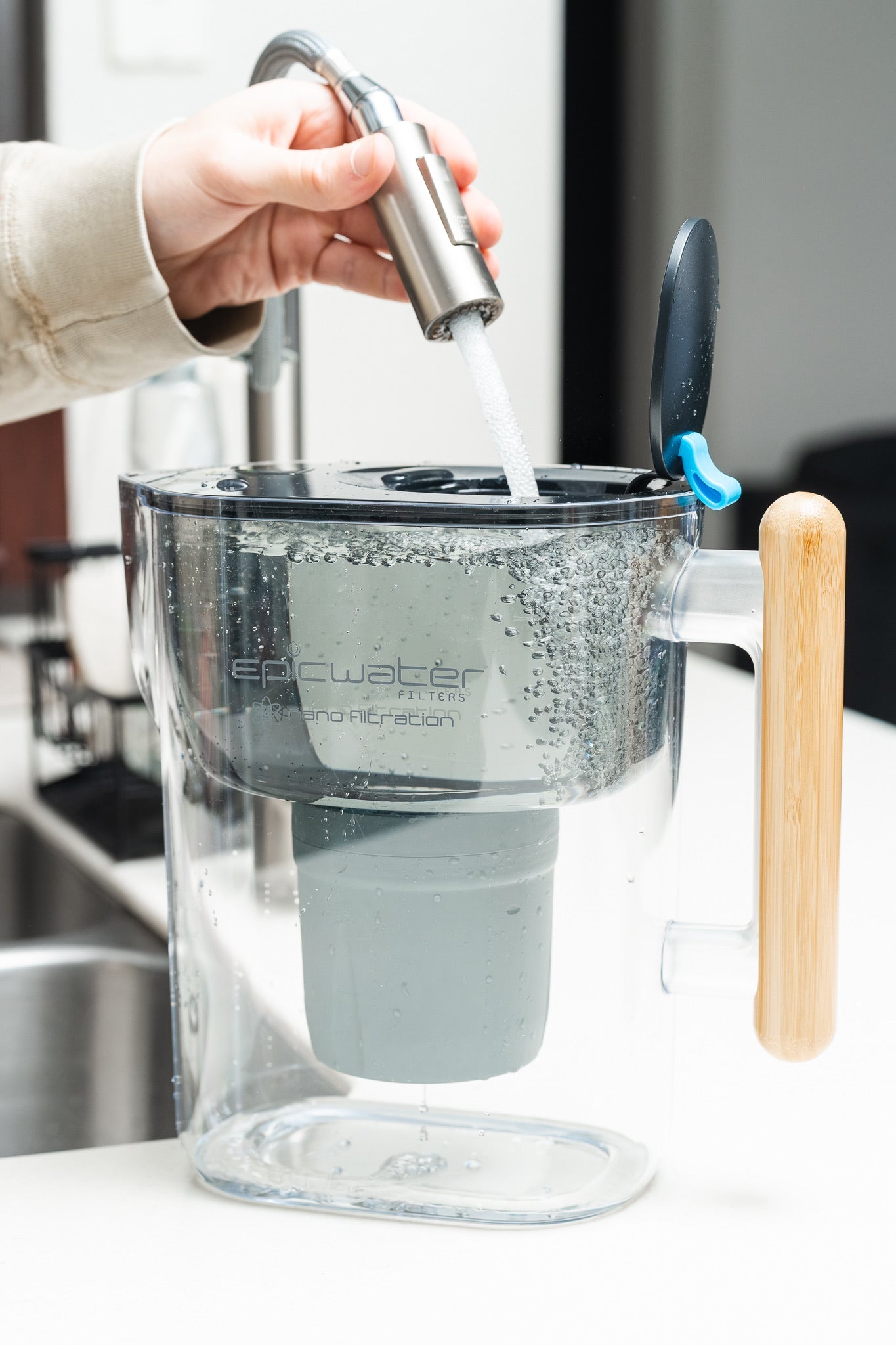 Nano XP Pitcher | Reduces Bacteria & PFAS - OVERLANDERS Outfitter