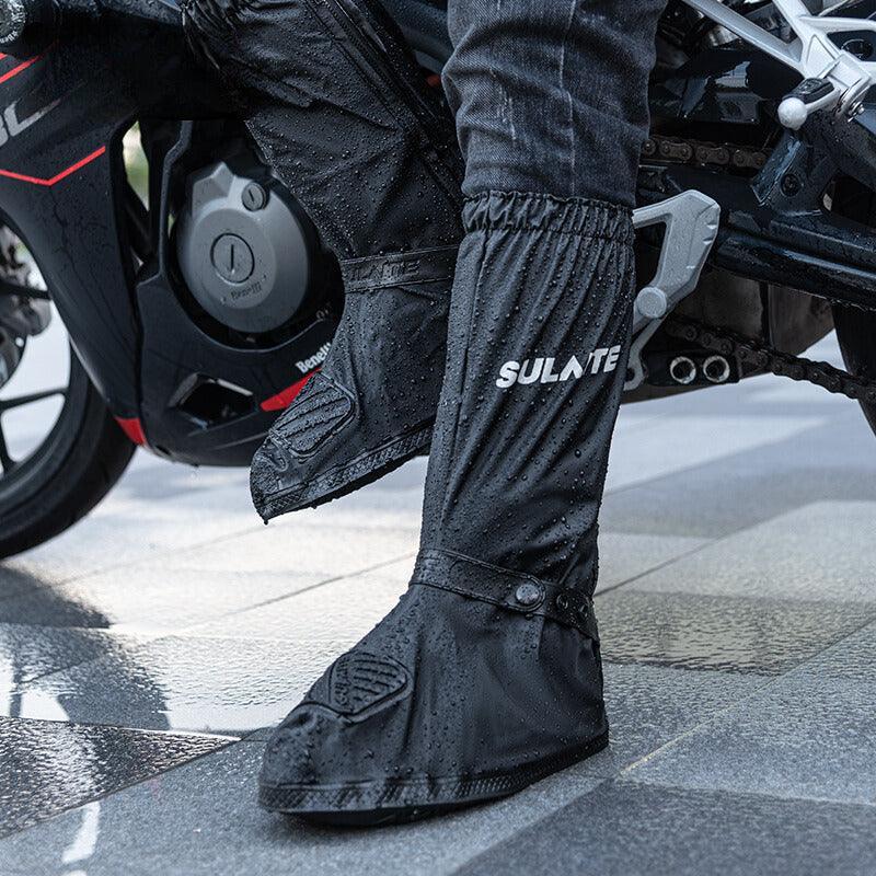 Bean's Moto Booth SULAITE™ motorcycle rain shoe covers protecting footwear from rain and mud during riding.