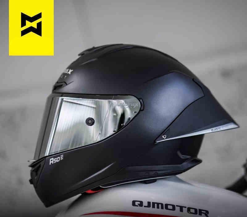 Bean's Moto Booth RSMORAX™ R50S PRO motorcycle helmet with sleek design and ventilation, shown from the front view.