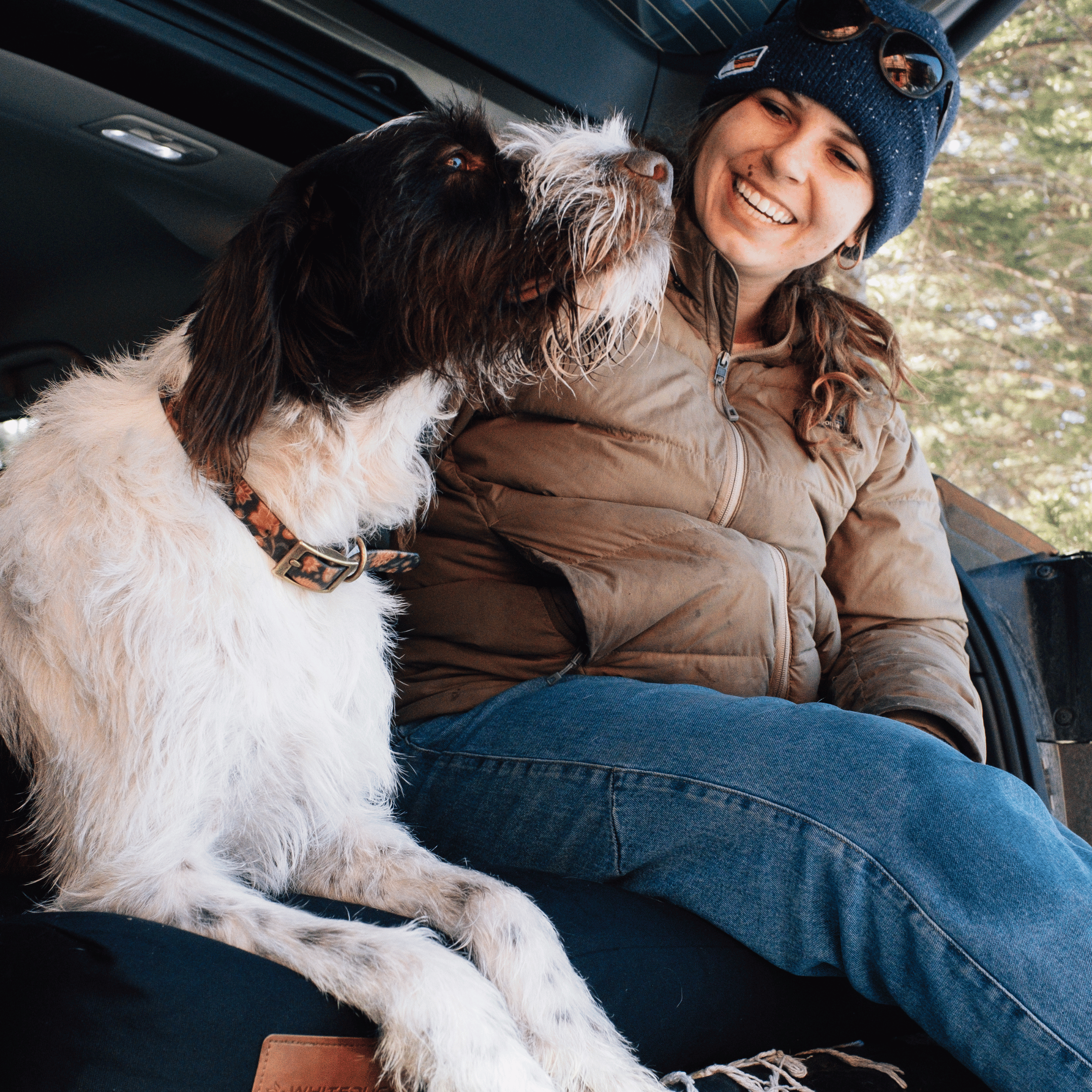 White Duck Outdoors pet dog bed with cushioned interior and durable fabric, ideal for comfortable sleep for medium-sized dogs.