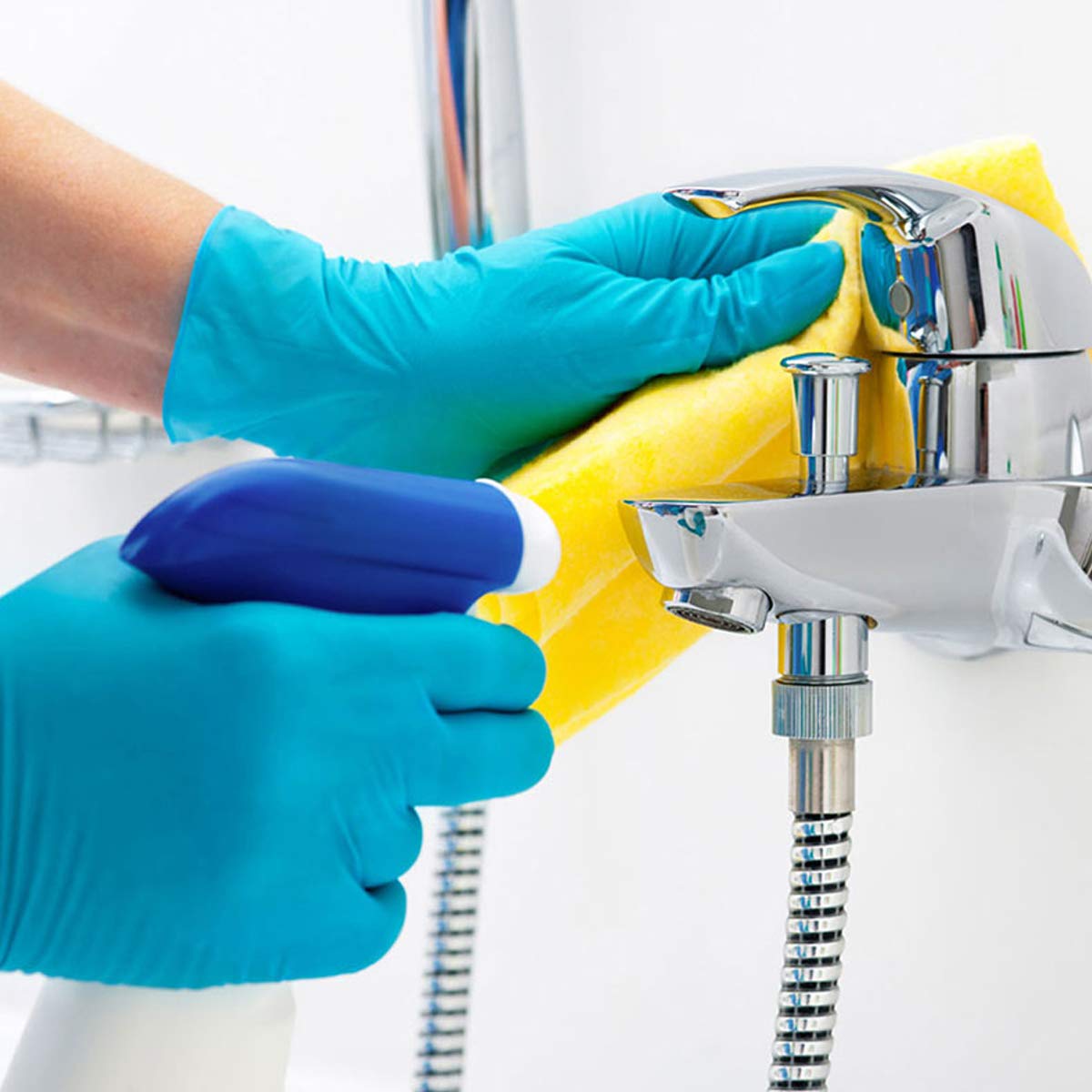 Box of 100 medium nitrile hygiene gloves with textured fingertips, suitable for medical and cleaning tasks.
