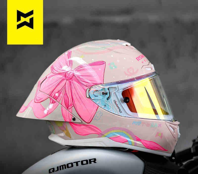 Bean's Moto Booth RSMORAX™ R50S PRO motorcycle helmet with sleek design and ventilation, shown from the side view.