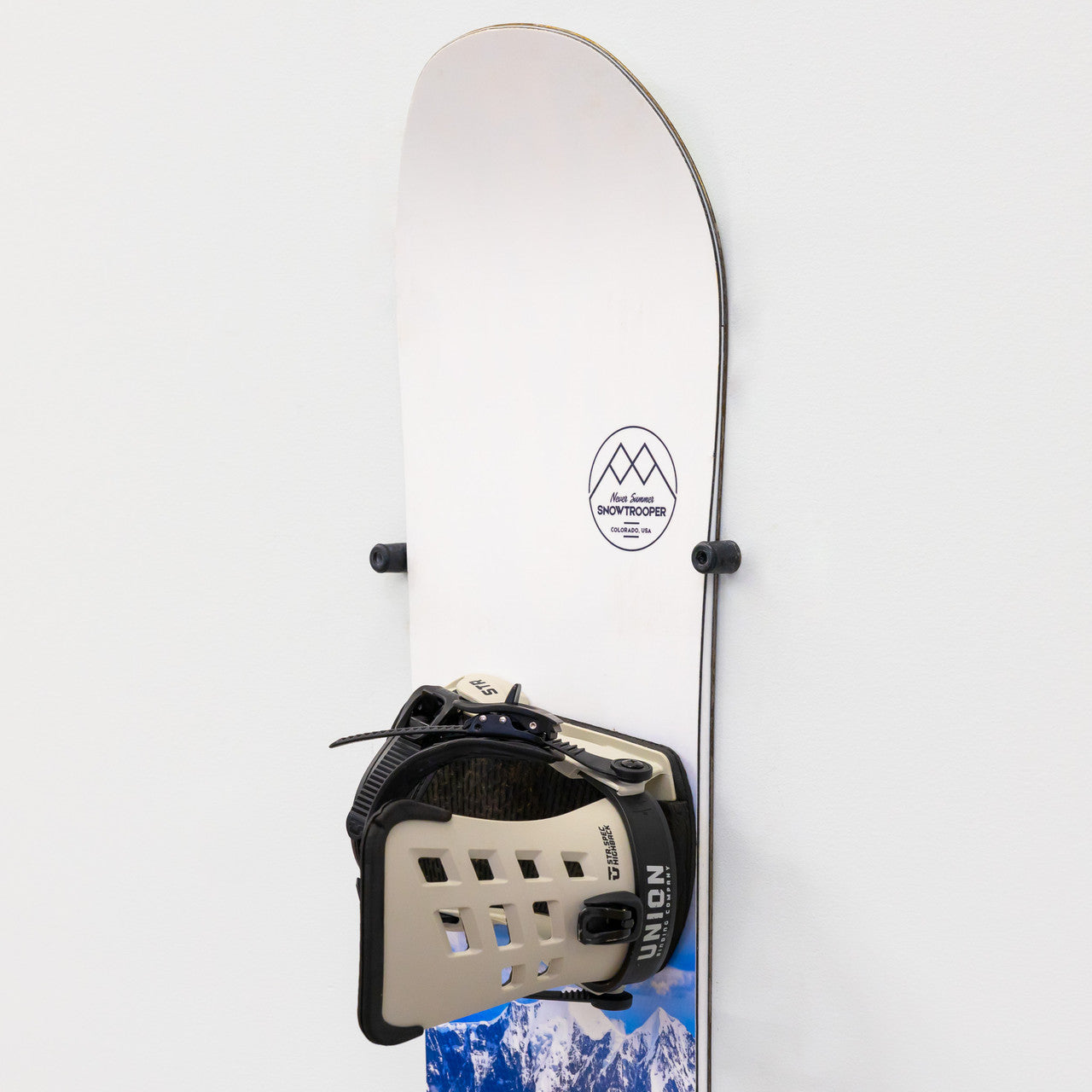 The Cinch Snowboard Display | Floating Rack | 1 Board - OVERLANDERS Outfitter