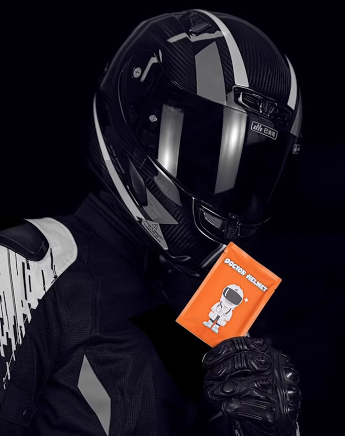 Bean's Moto Booth Doctor Helmet™ disposable lens cleaner kit with pocket-sized visor cleaning cloth and solution.