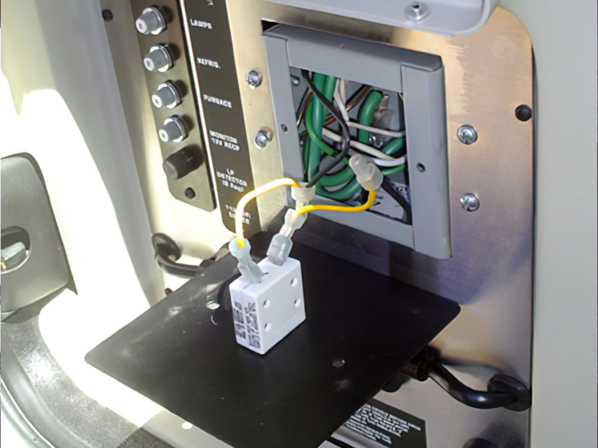 110 Volt Breaker Switch - OVERLANDERS Outfitter