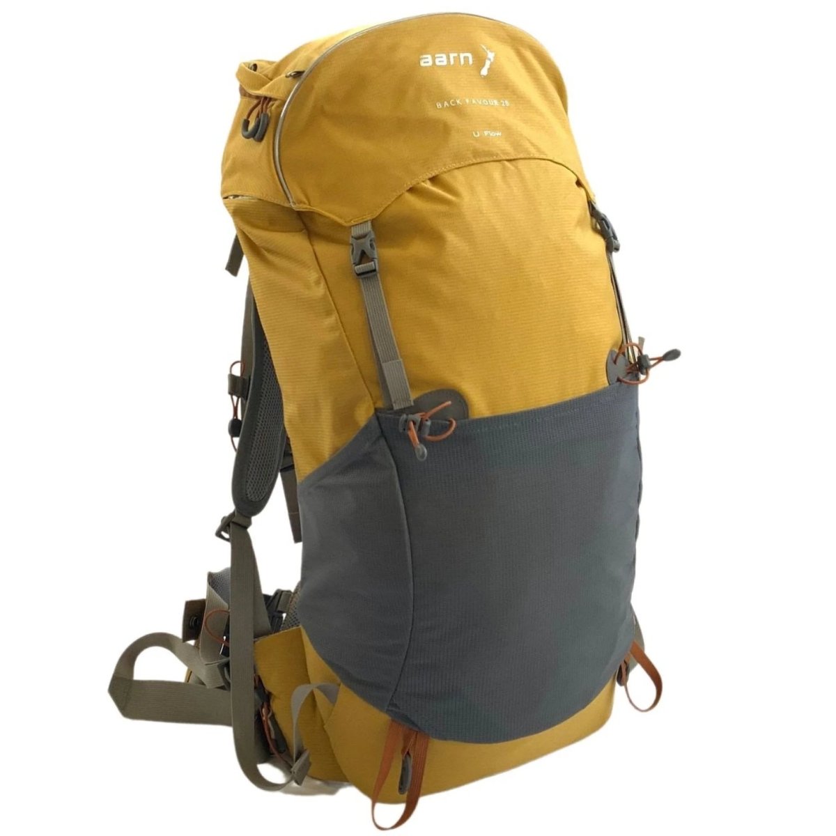Light Hiking Gear 28-liter Aarn Back Favour backpack with adjustable straps and multiple compartments for day hiking or overnight trips.