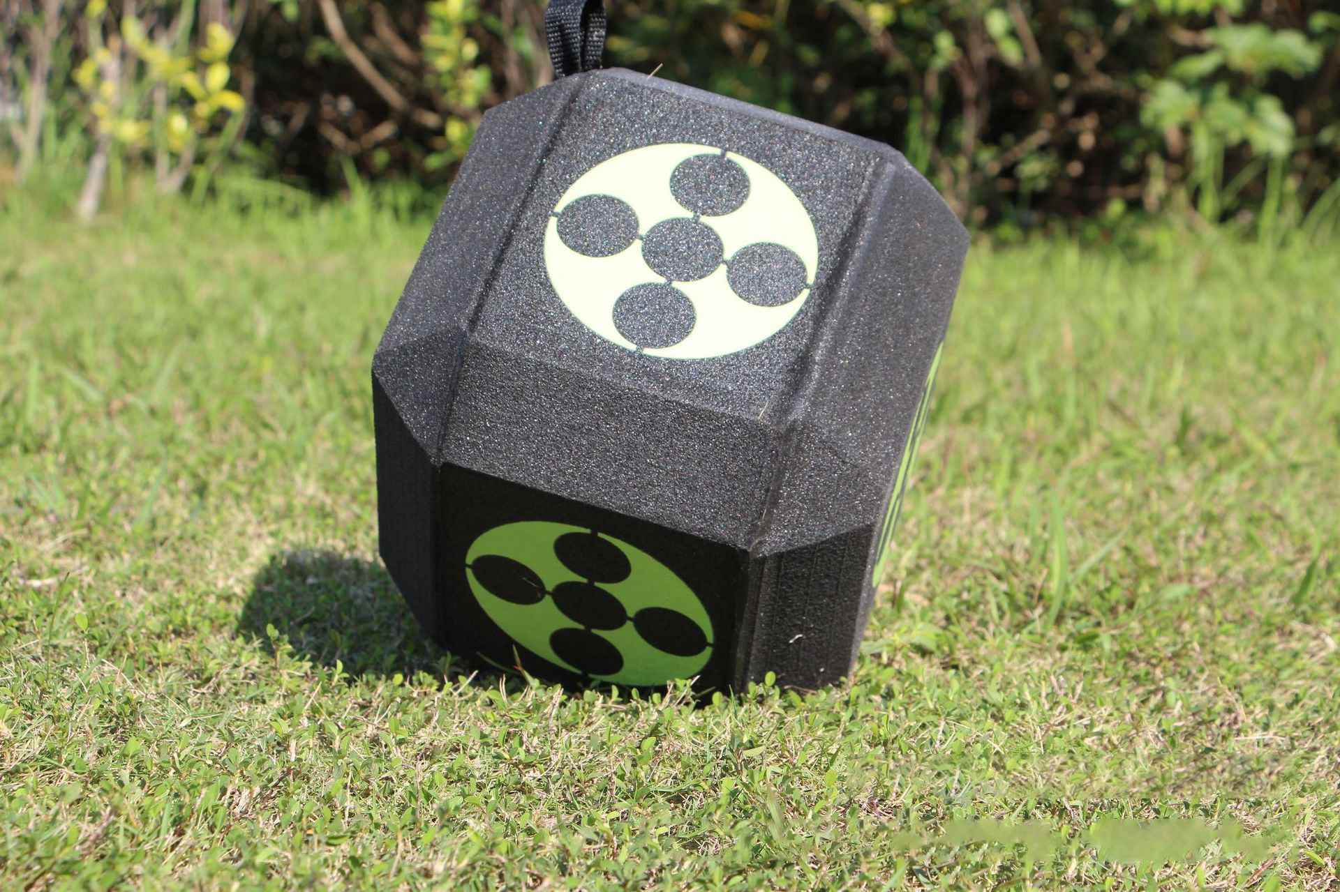 Dice shaped archery target - OVERLANDERS Outfitter