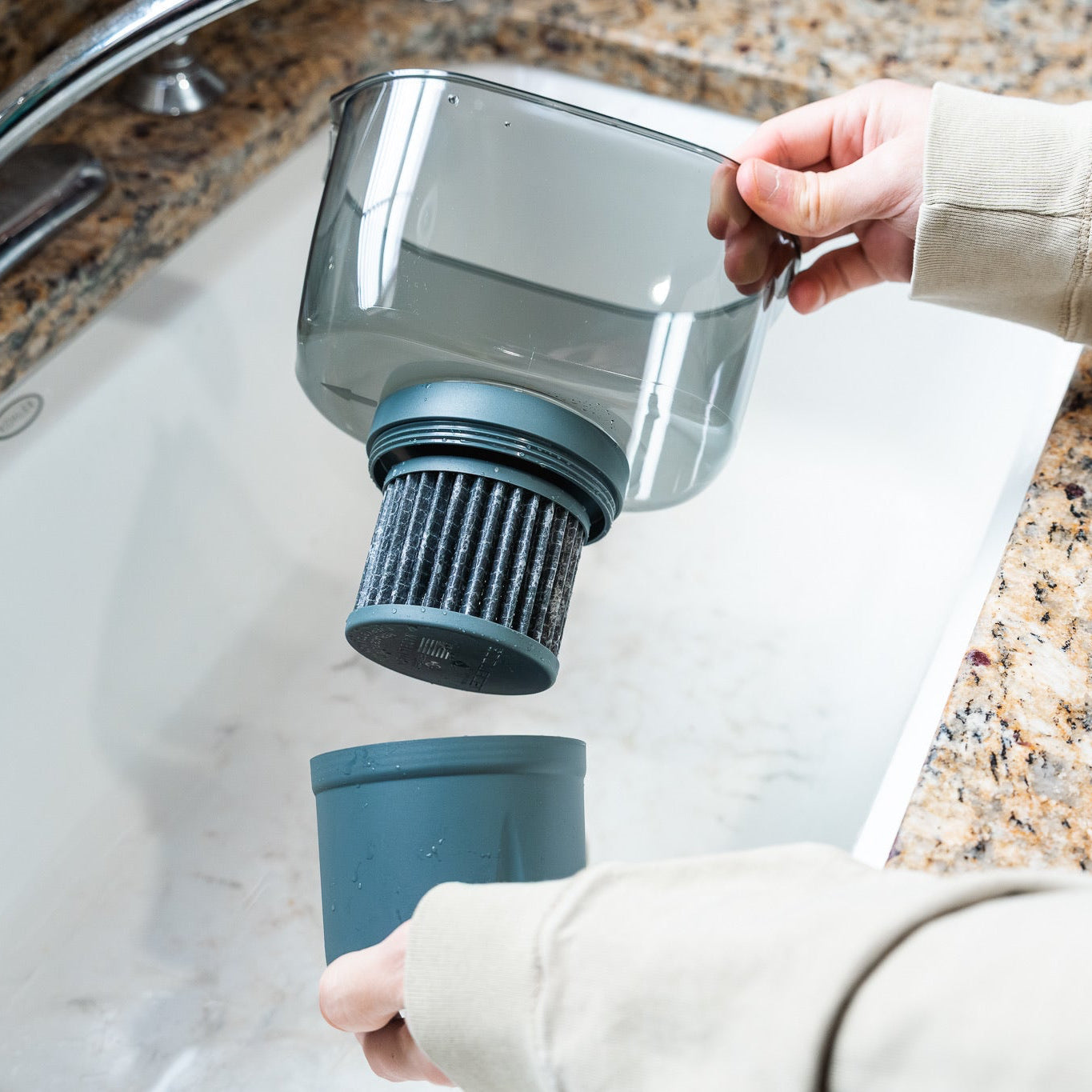 Nano XP Pitcher | Reduces Bacteria & PFAS - OVERLANDERS Outfitter