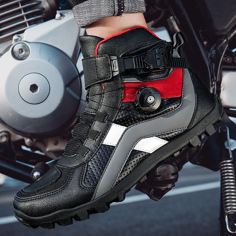 Bean's Moto Booth 4 Seasons™ PUMMAX Vibe motorcycle sneaker showcasing durable leather exterior and stylish design.