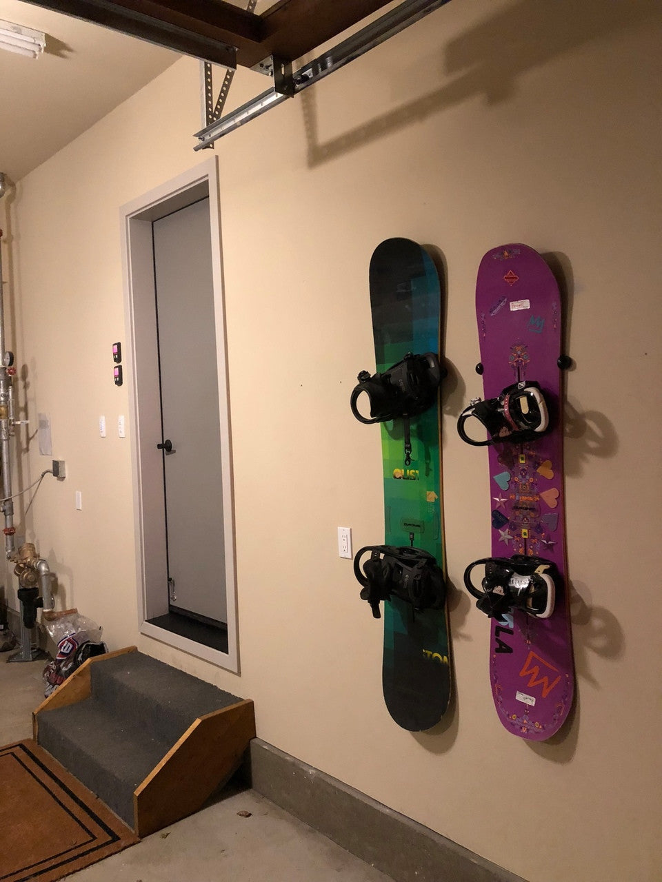 The Cinch Snowboard Display | Floating Rack | 2 Boards - OVERLANDERS Outfitter