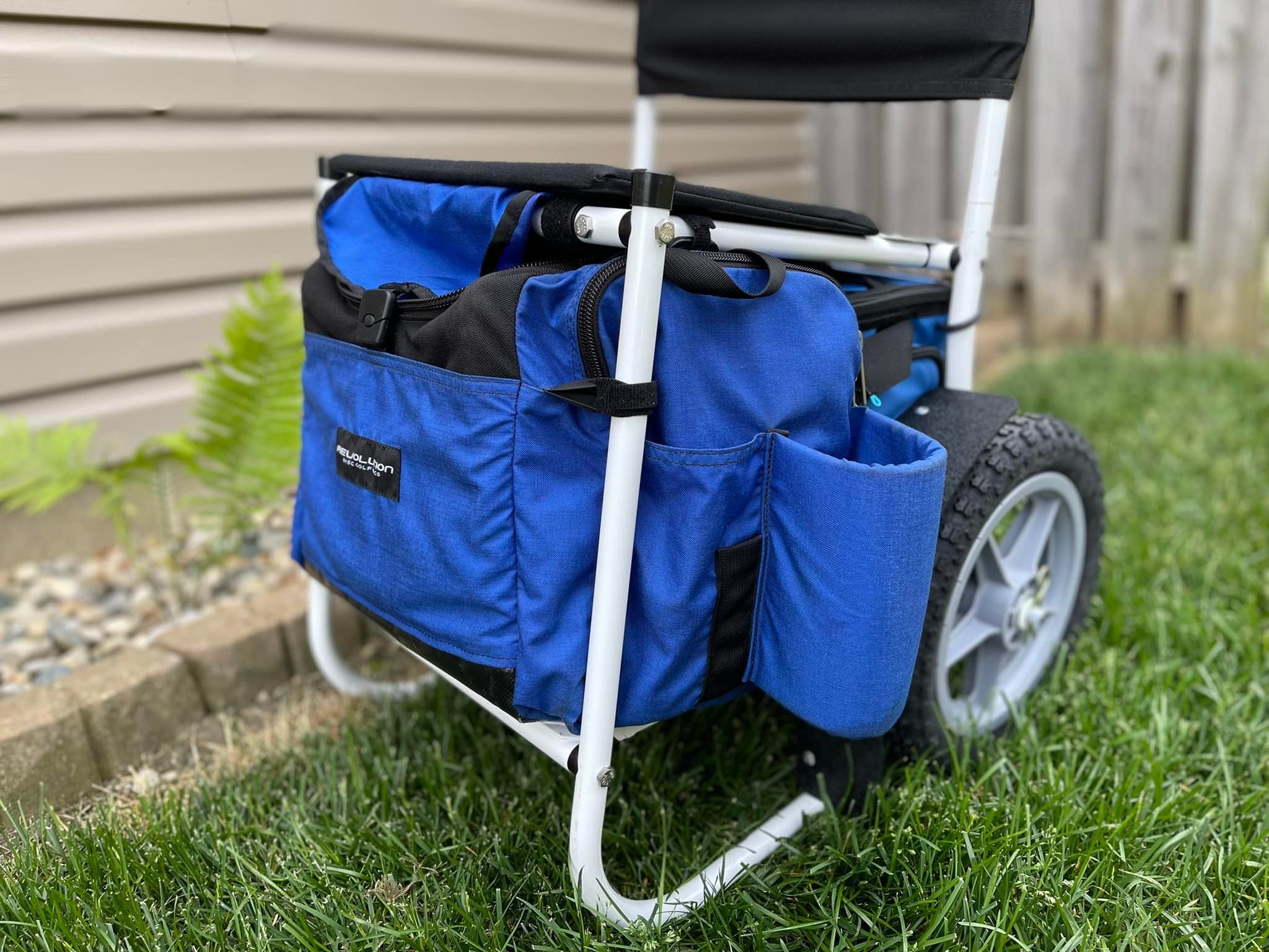 Gotta Go Gotta Throw Revolution Mini Deluxe V3 Disc Golf Bag in Lapis blue with multiple compartments and adjustable straps.