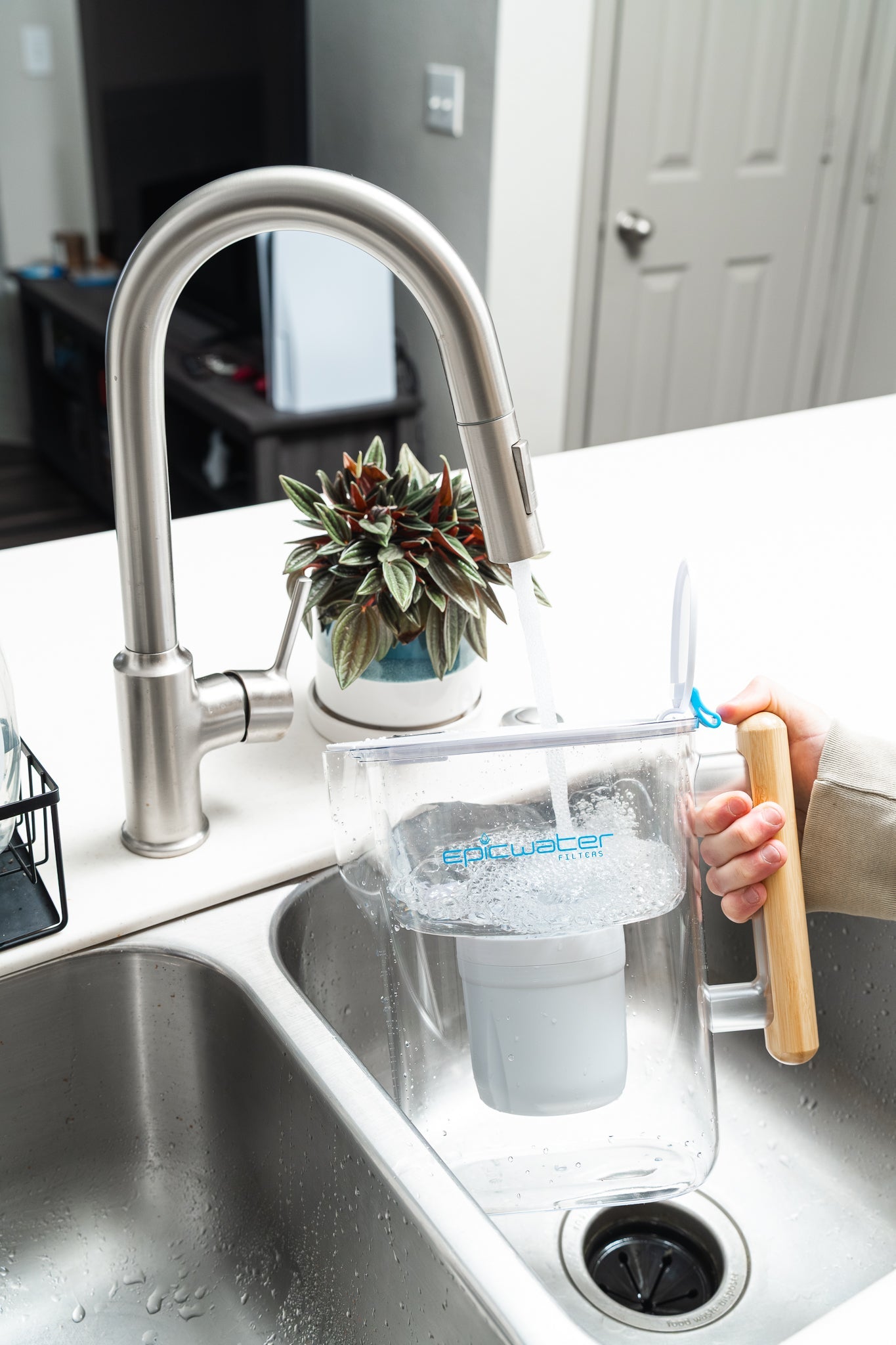 Pure XP Pitcher | Reduces Fluoride, PFAS, & Parasites - OVERLANDERS Outfitter