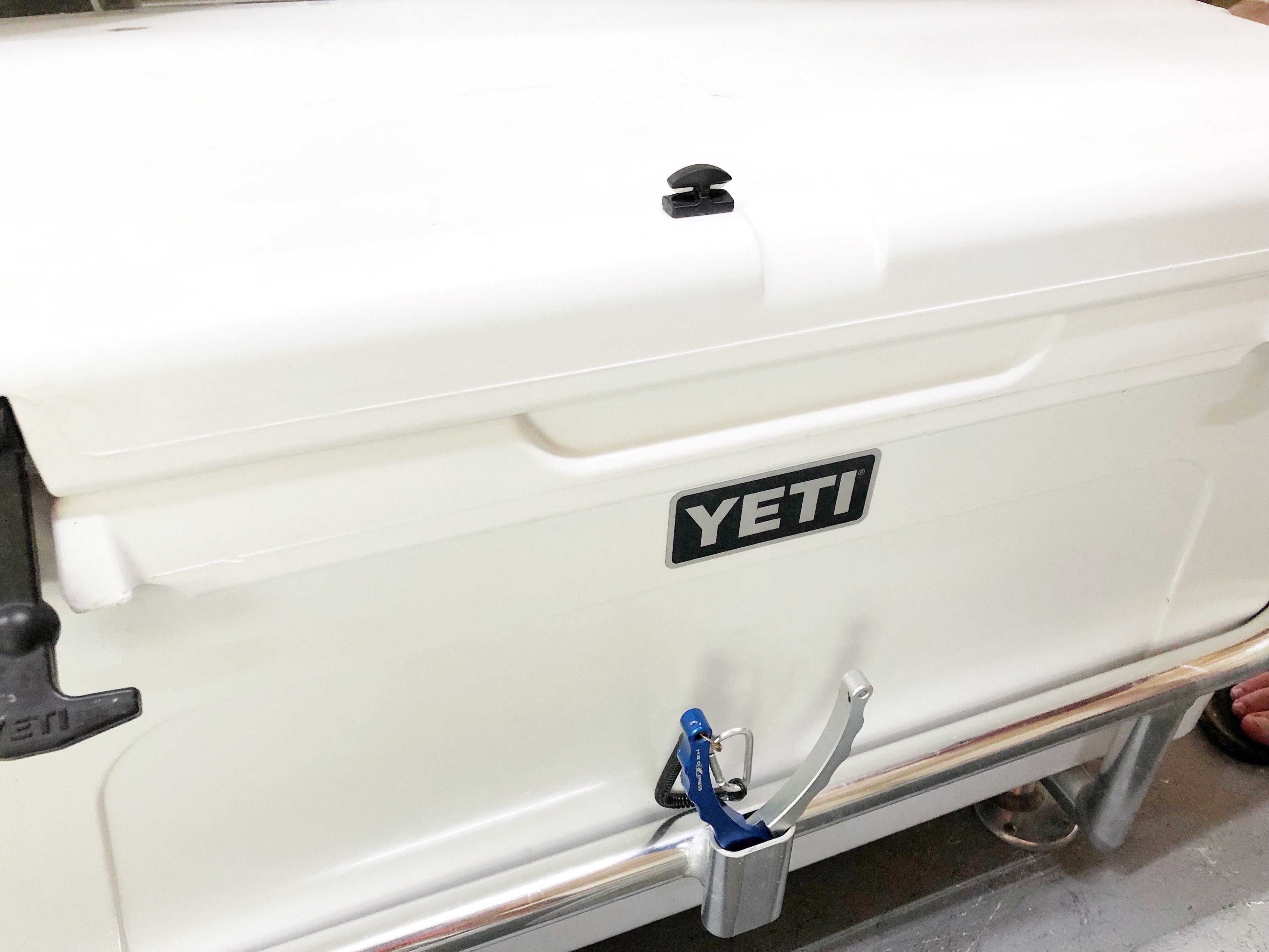Line Cutterz Glow-in-the-Dark Ceramic Blade Flat Mount for peel and stick applications, featuring a sleek, flat design.