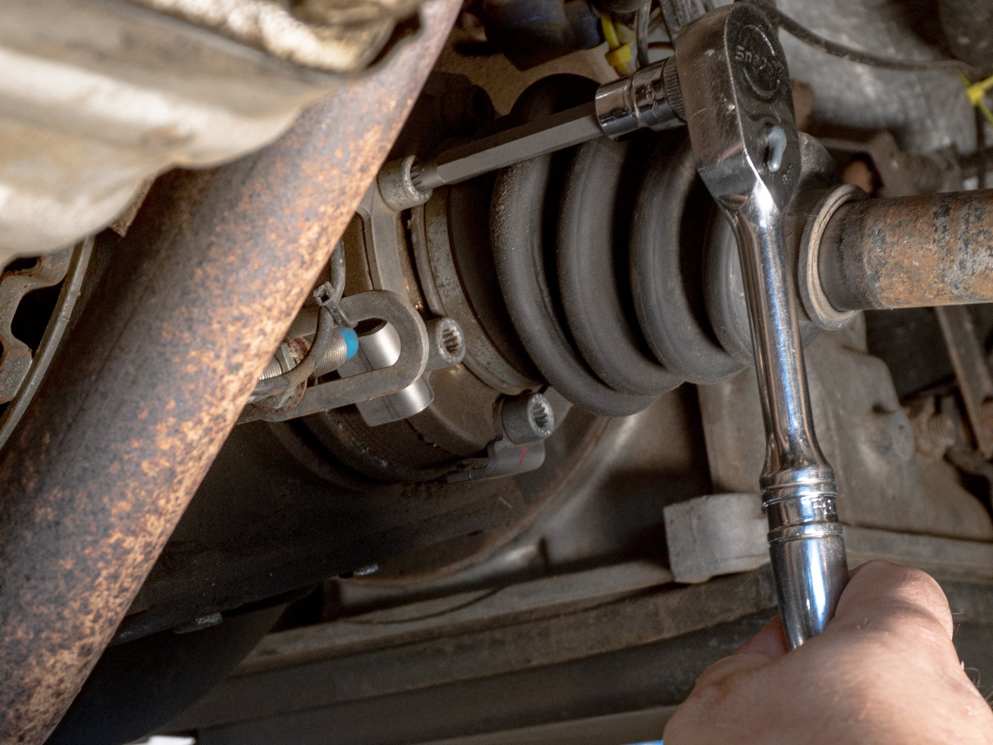 GoWesty axle hardware bundle for Bus and Vanagon, includes 8mm drive socket and related components for vehicle repair.