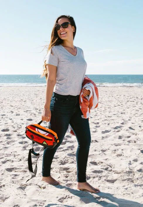 Green Guru Packster hip pack by ZEITBIKE, a compact green bag with adjustable strap, designed for convenient carrying.