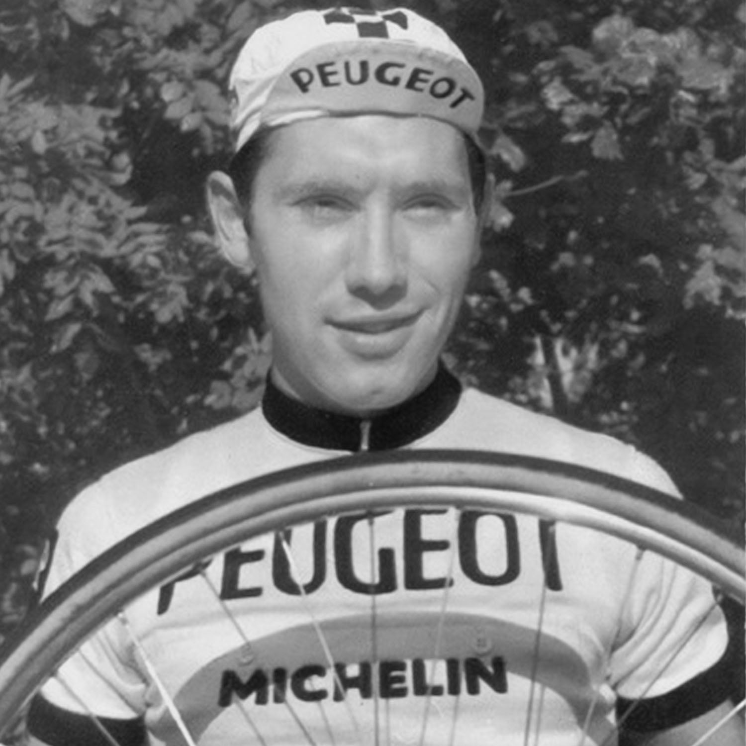 Vintage Peugeot cycling cap by ZEITBIKE featuring classic design and lightweight fabric, perfect for cycling enthusiasts.
