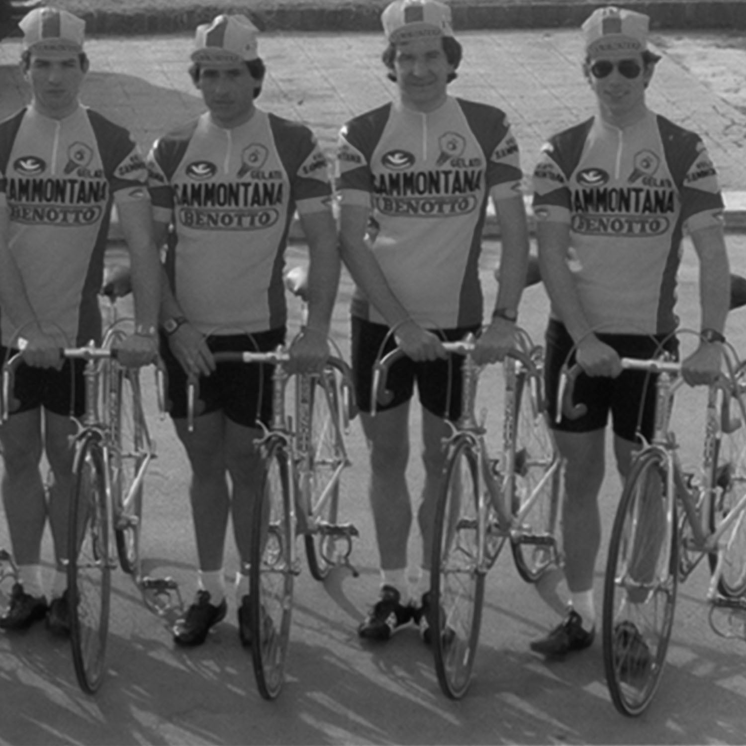 ZEITBIKE vintage cycling cap featuring Sammontana branding, classic design with a lightweight fabric brim and retro style.