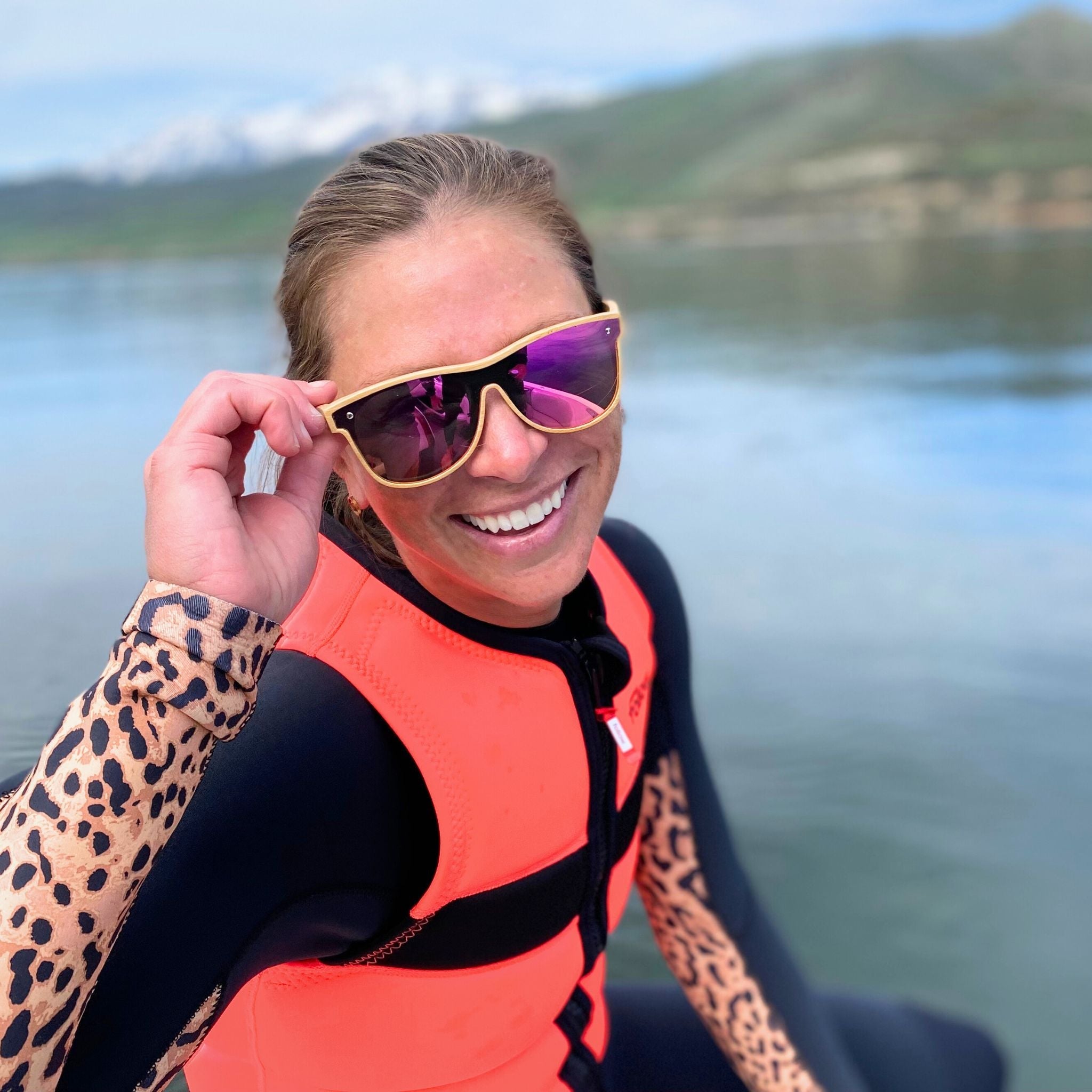 Eastern Outer Alejandra sunglasses in original bamboo with round frames and tinted lenses, stylish and eco-friendly eyewear.
