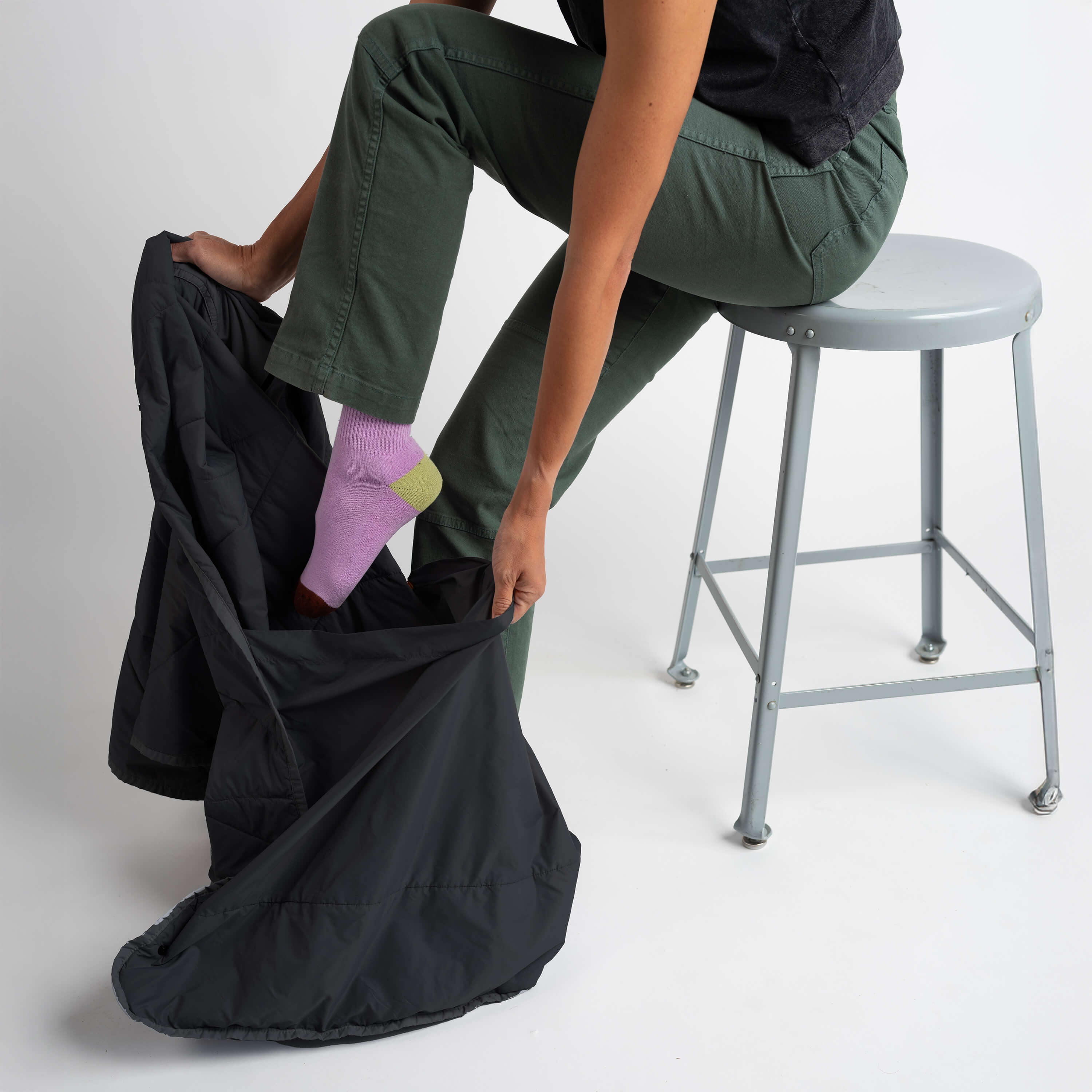 Layover™ Blanket Black - We The Collective