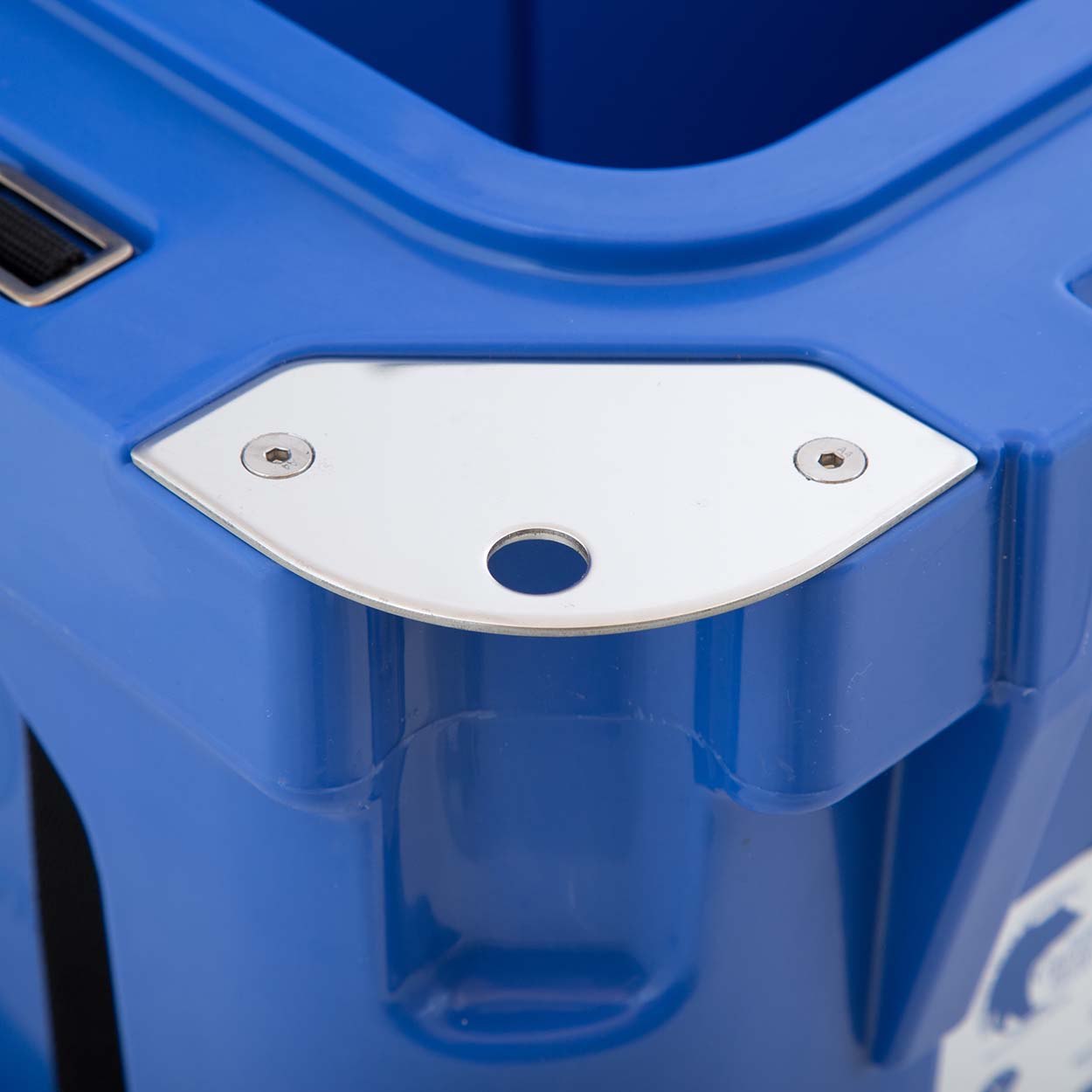 30 Quart Companion Series Roto-Molded Cooler - OVERLANDERS Outfitter