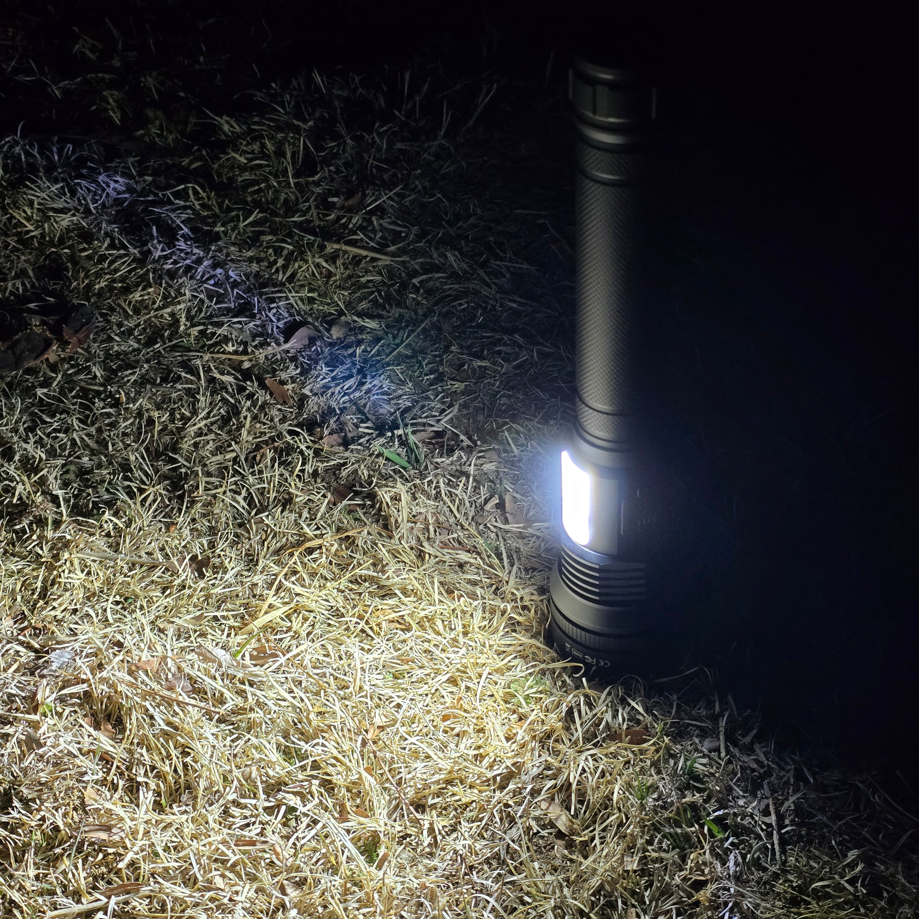 MUCTUP CHARGE Flashlight with zoomable LED beam, USB rechargeable, aluminum alloy body, IP65 waterproof design, 5000+ lumens.