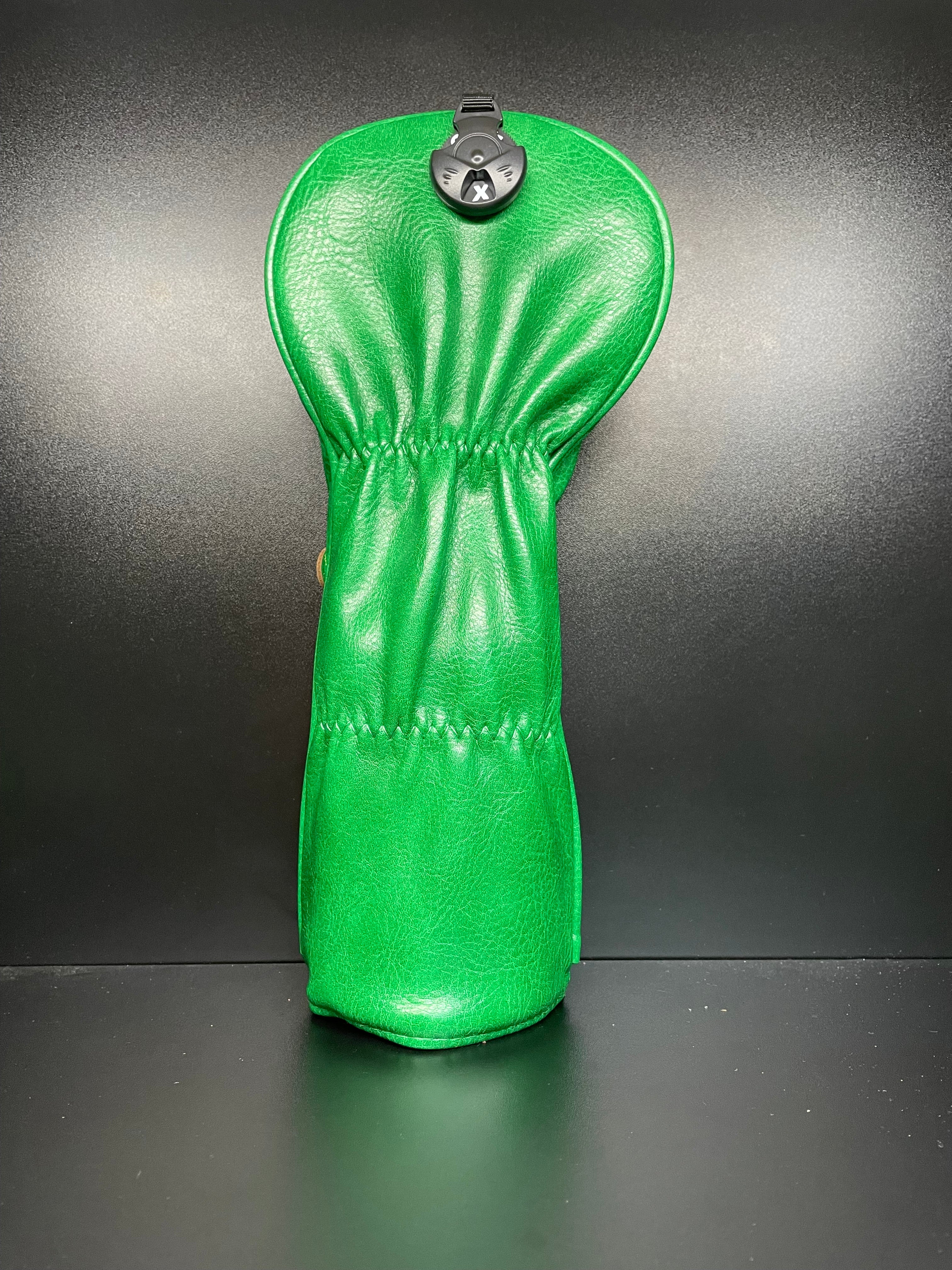 ParWestGolf Clover Headcover 2.0 for golf clubs, featuring a green clover design and soft cushioning for protection.