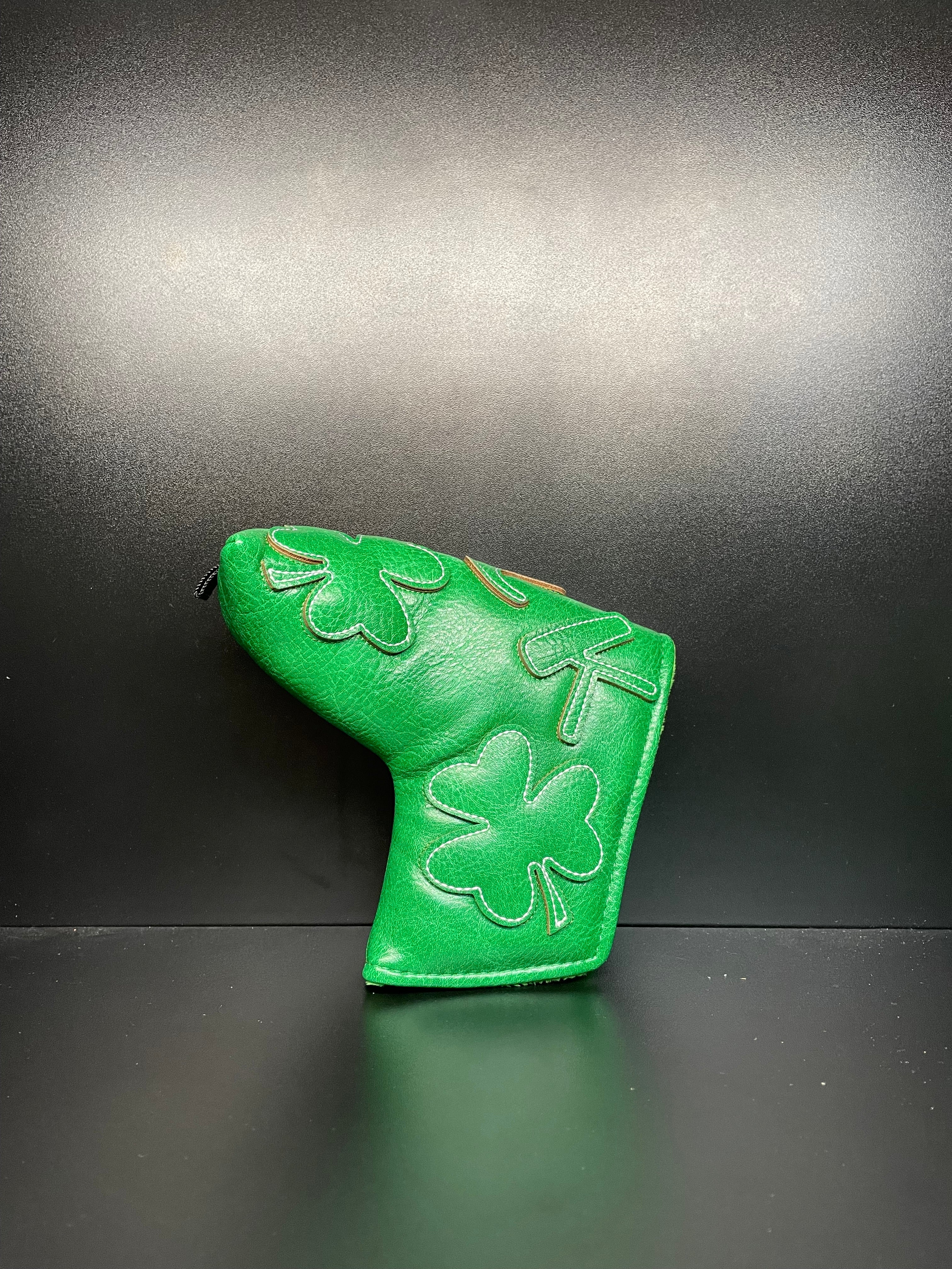 ParWestGolf Clover Headcover 2.0 for golf clubs, featuring a green clover design and soft protective material.