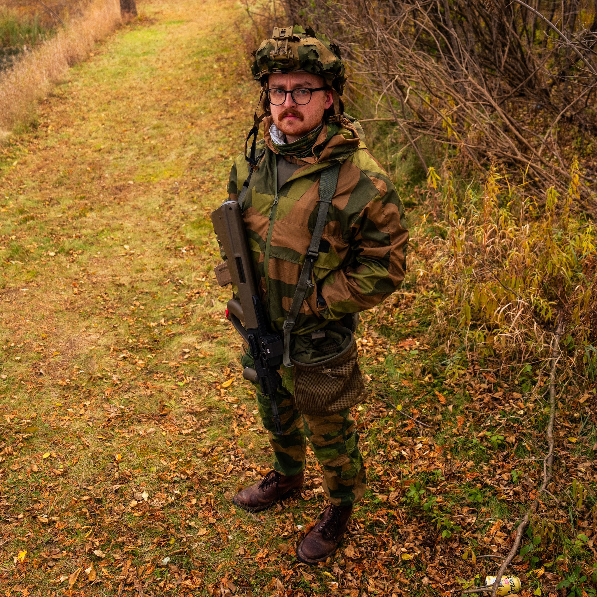 QILO x AP Retro Windbreaker Gen. III in Norwegian Woodland, featuring a stylish design and vibrant colors.