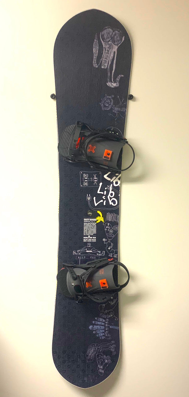 The Cinch Snowboard Display | Floating Rack | 2 Boards - OVERLANDERS Outfitter