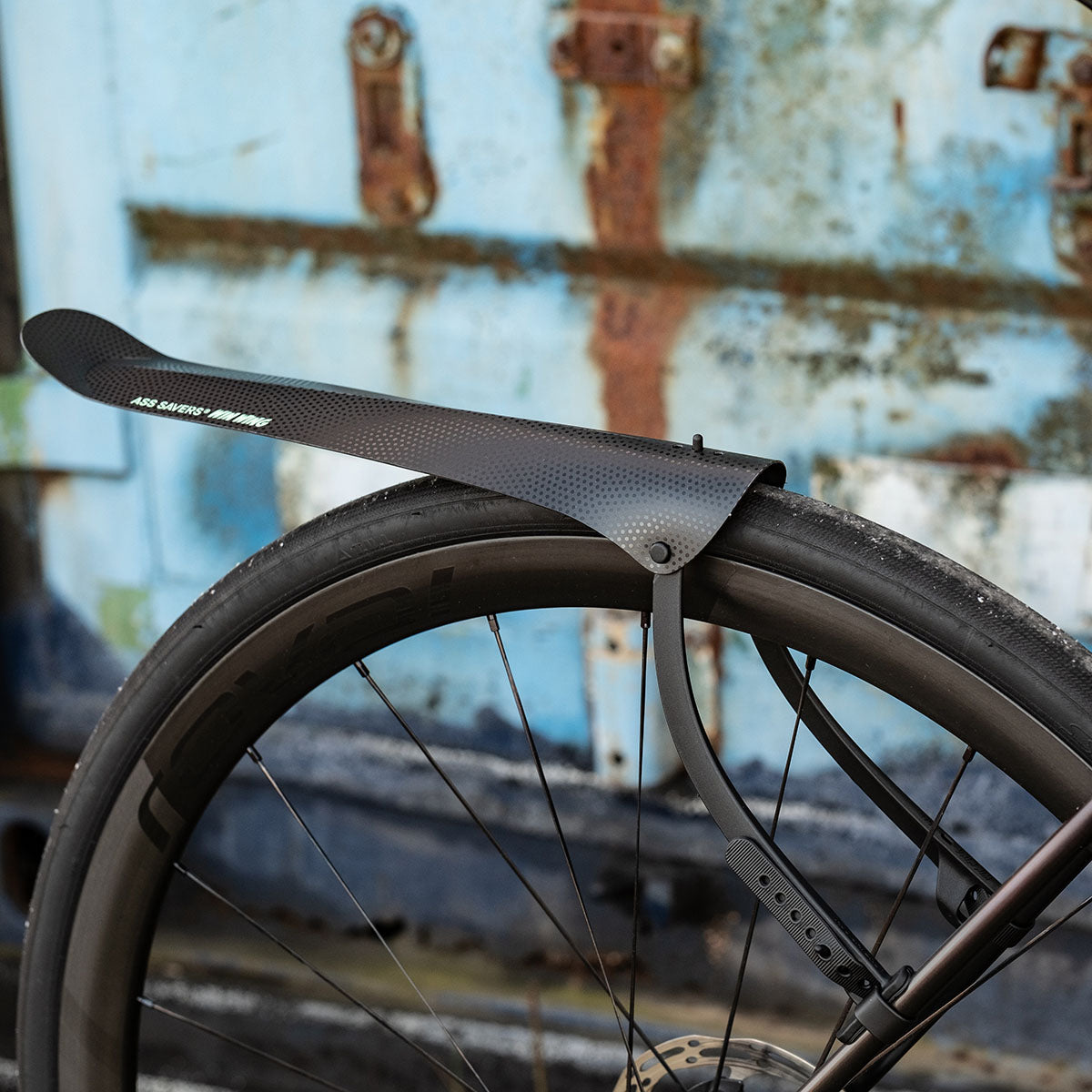 ZEITBIKE Ass Savers Win Wing 2 road rear mudguard with black wishbone, lightweight fender for bike protection.