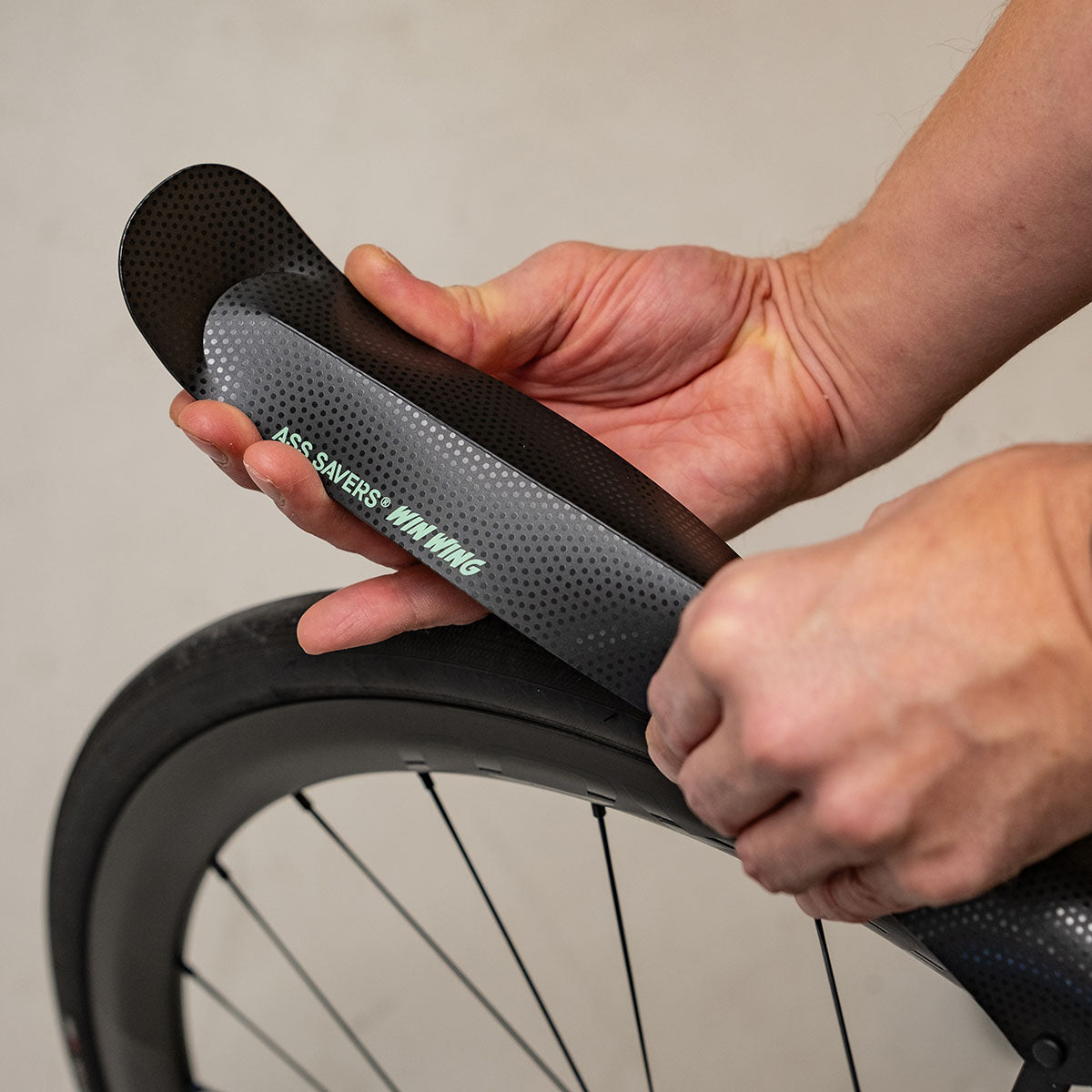 ZEITBIKE Ass Savers Win Wing 2 road rear mudguard with black wishbone, mounted on bicycle, protects against mud and water splashes.