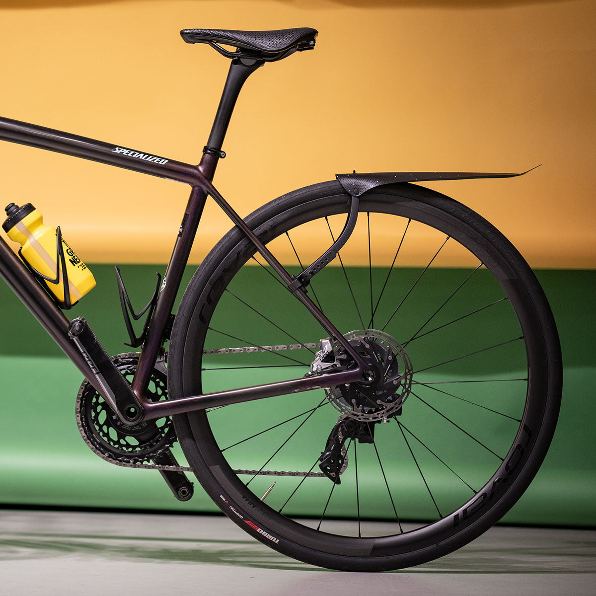 ZEITBIKE Ass Savers Win Wing 2 road rear mudguard with black wishbone on a bike, designed for rear wheel protection.