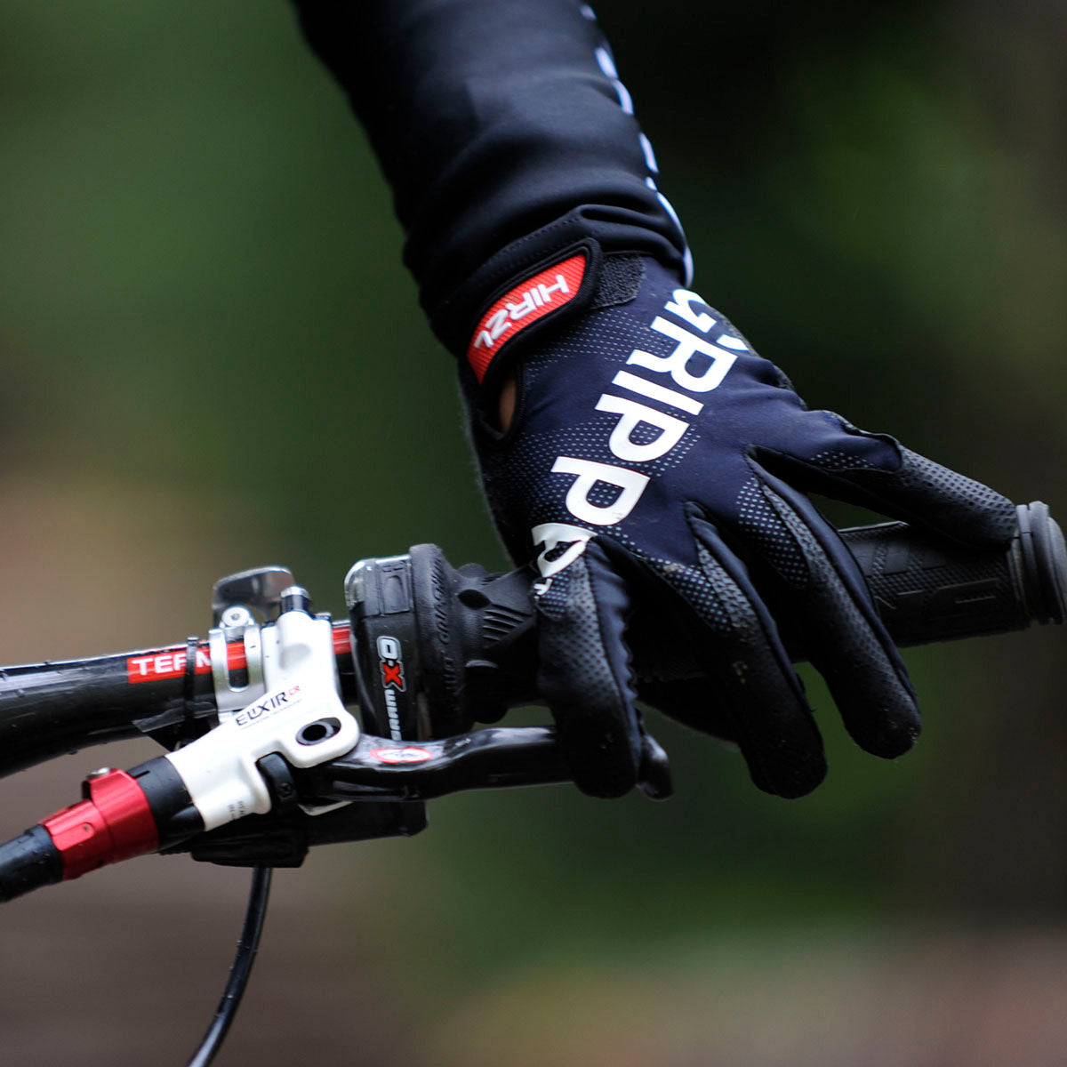 ZEITBIKE HIRZL Tour FF 1.0 leather bike gloves with reinforced palms and adjustable wrist straps, designed for cycling comfort.