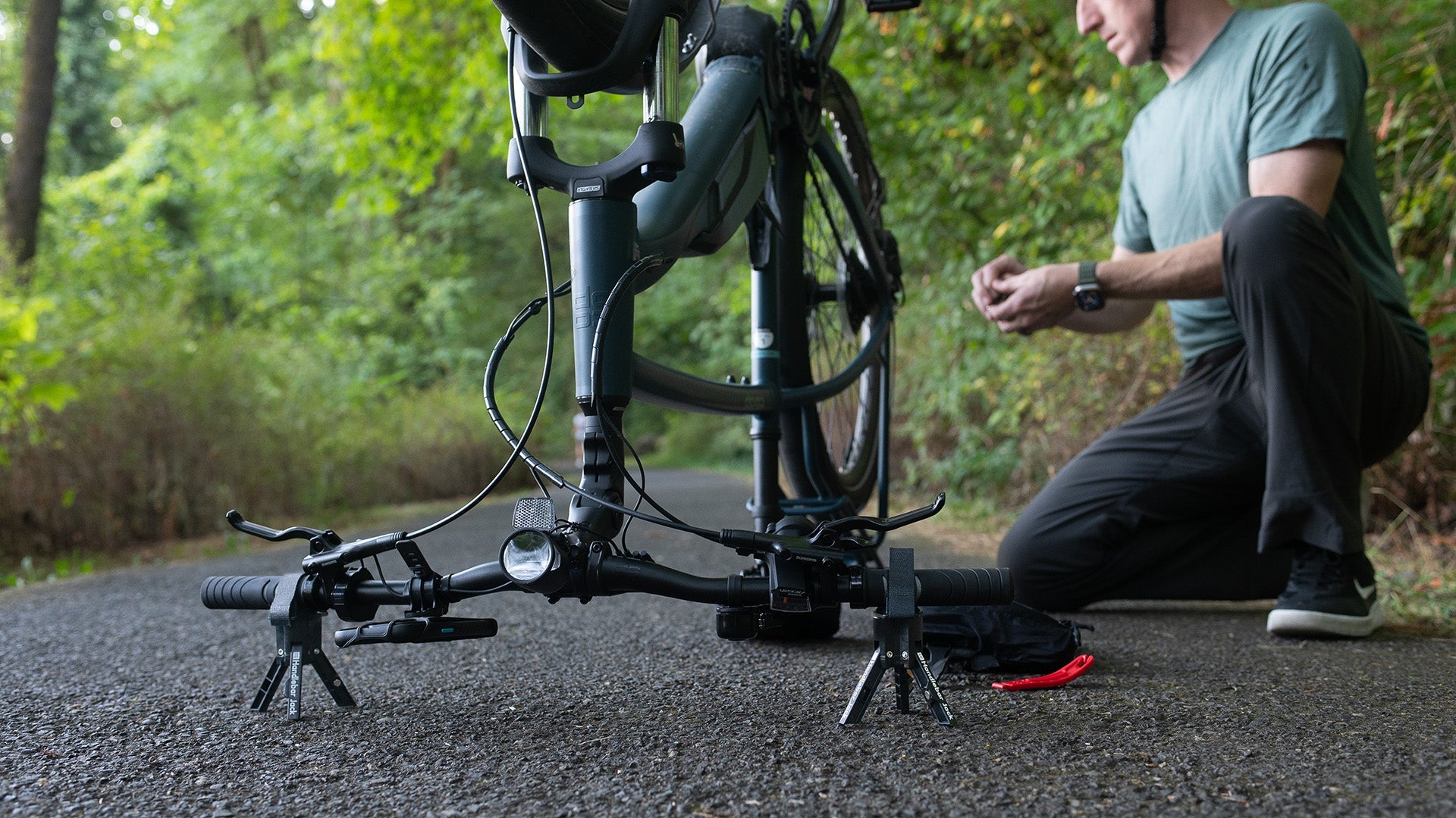 ZEITBIKE Handlebar Jack V3 Mega Bundle with saddle jack and tool pack, mounted on a bicycle repair stand for maintenance.