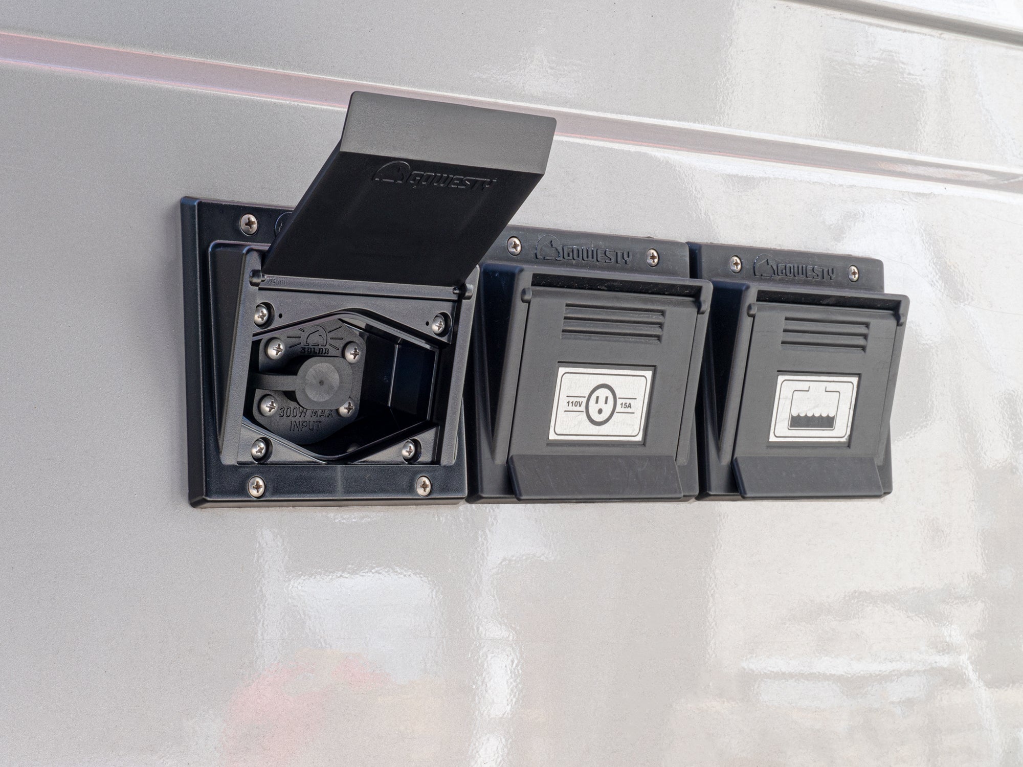 2-Pin SAE Bulkhead Connector (12V) - OVERLANDERS Outfitter