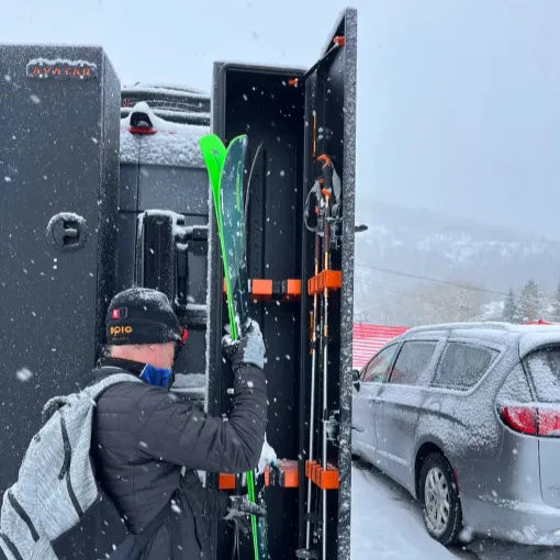 Avatar Offroad Avatar Ski 4 Storage Box for skis and snowboards, black plastic storage container with lid.