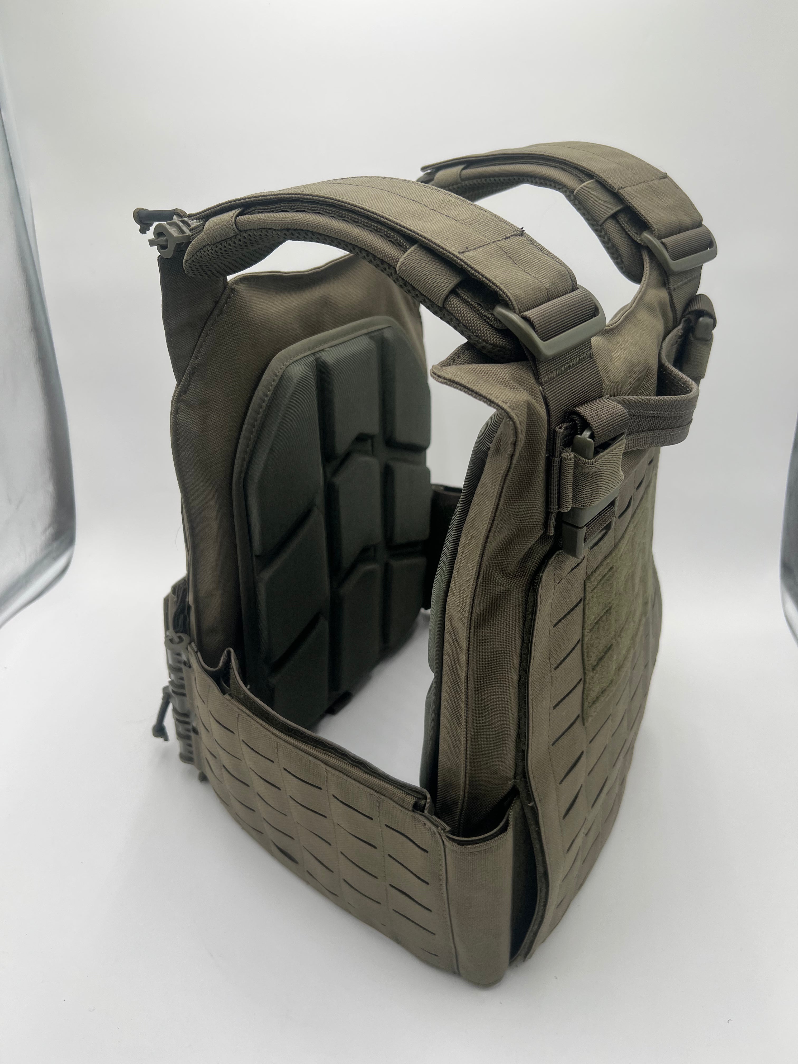 Redemption Tactical BIG BOY Crusader 2.0 XL armor vest with lightweight Level IV ceramic front and back plates, tactical protective gear.