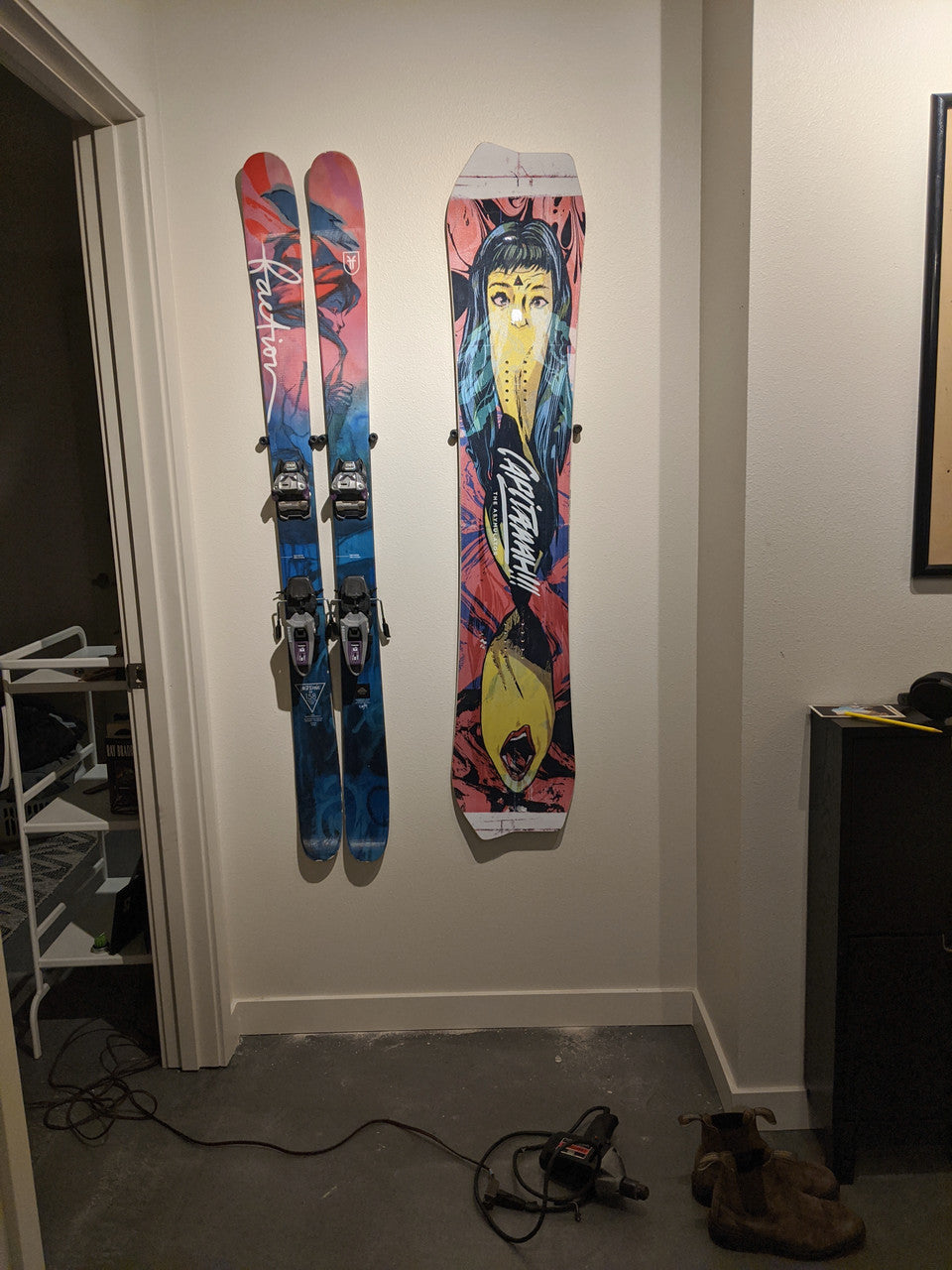 The Cinch Snowboard Display | Floating Rack | 2 Boards - OVERLANDERS Outfitter