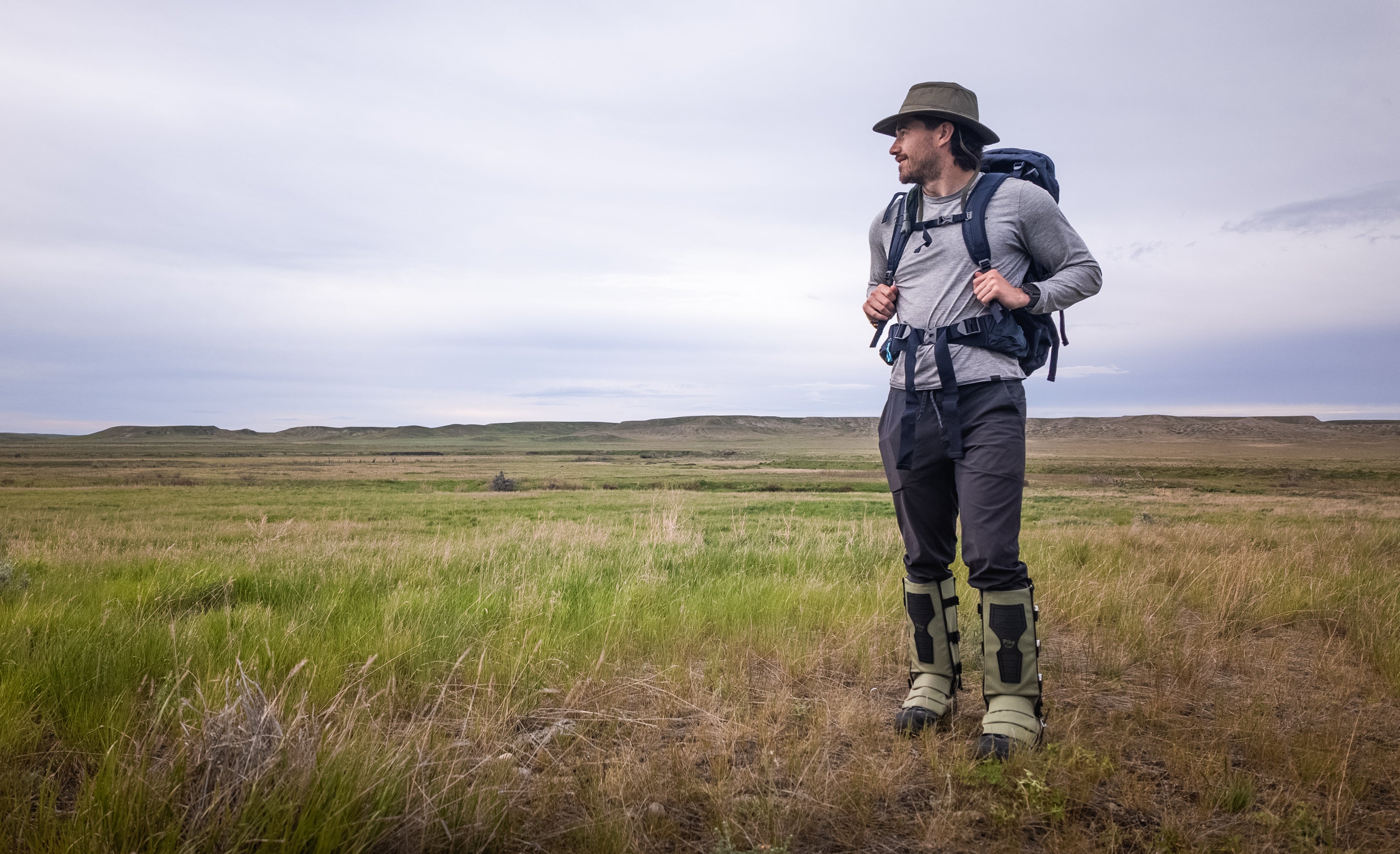 Pike Trail Snake Gaiters leg guards in black, designed for outdoor protection against snake bites, durable and lightweight.