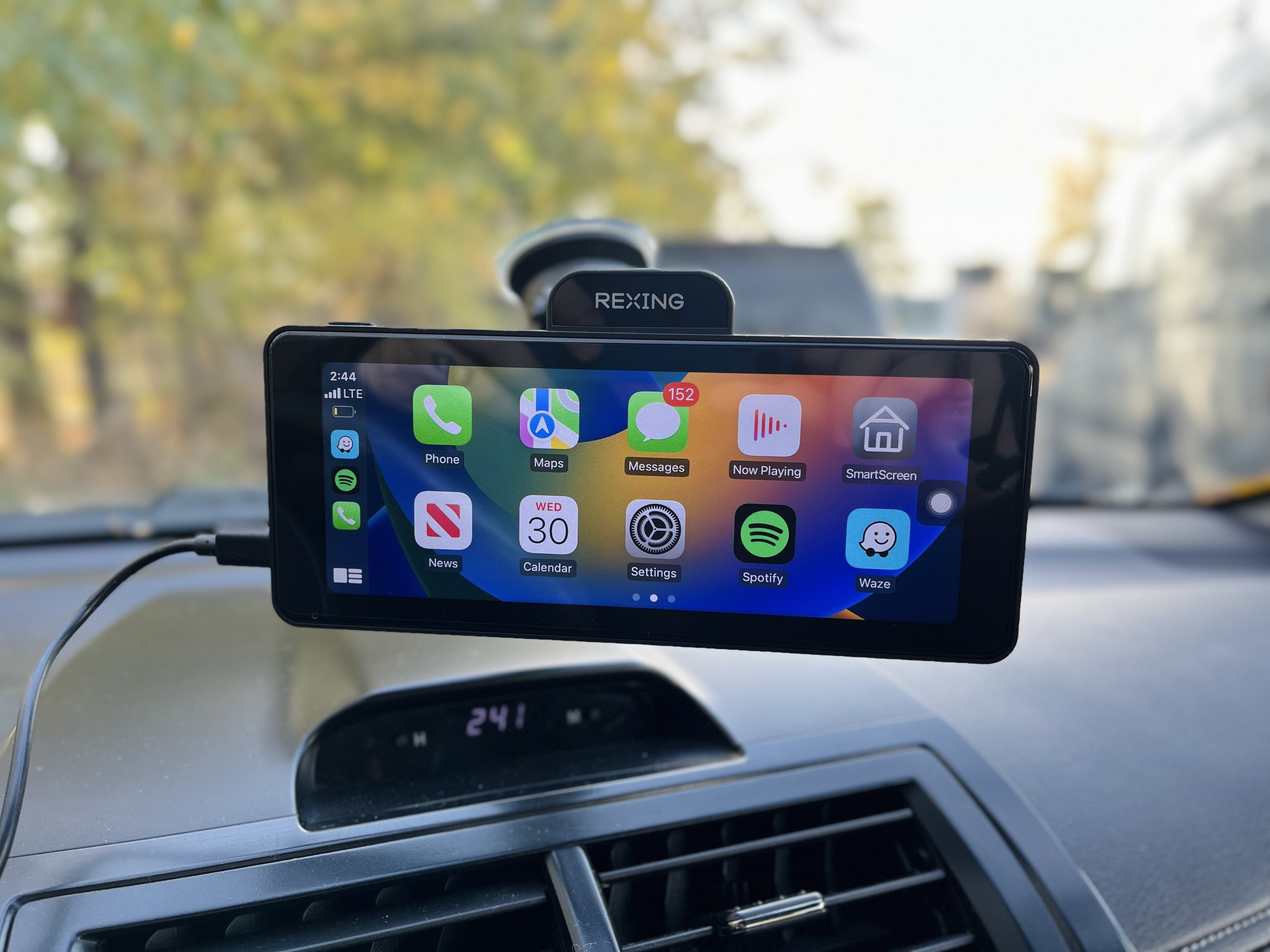 Rexing suction cup mount for CPDuo-686 dash cam, featuring a sturdy design for secure attachment to car windshields.