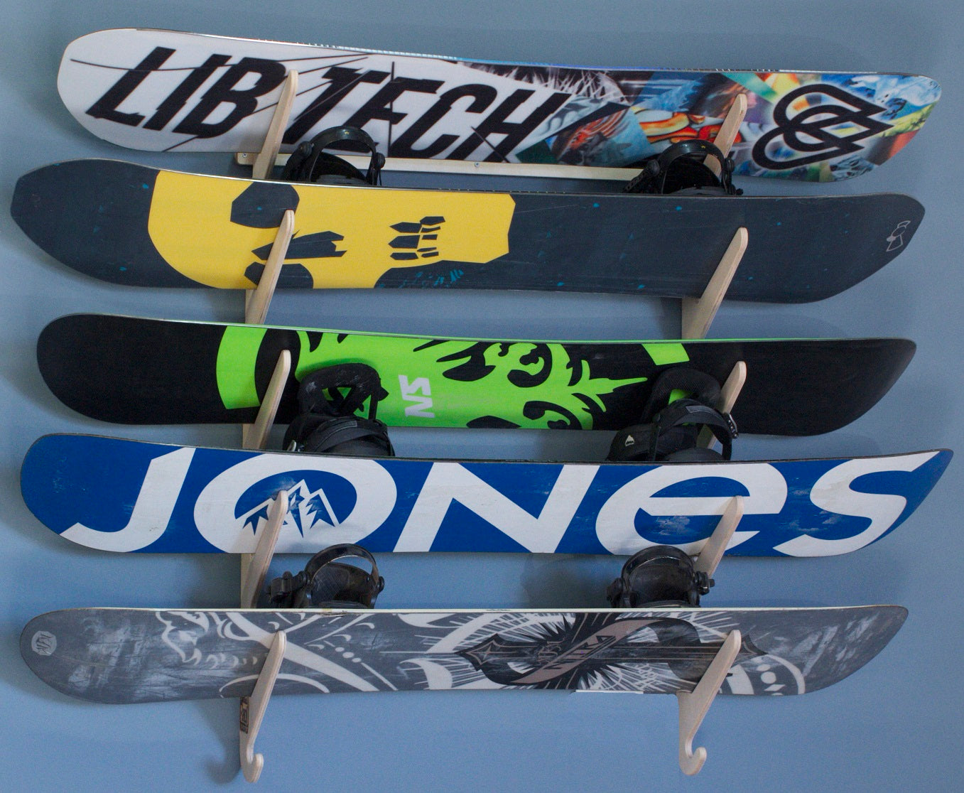 THE LIFTY snowboard wall rack - We The Collective