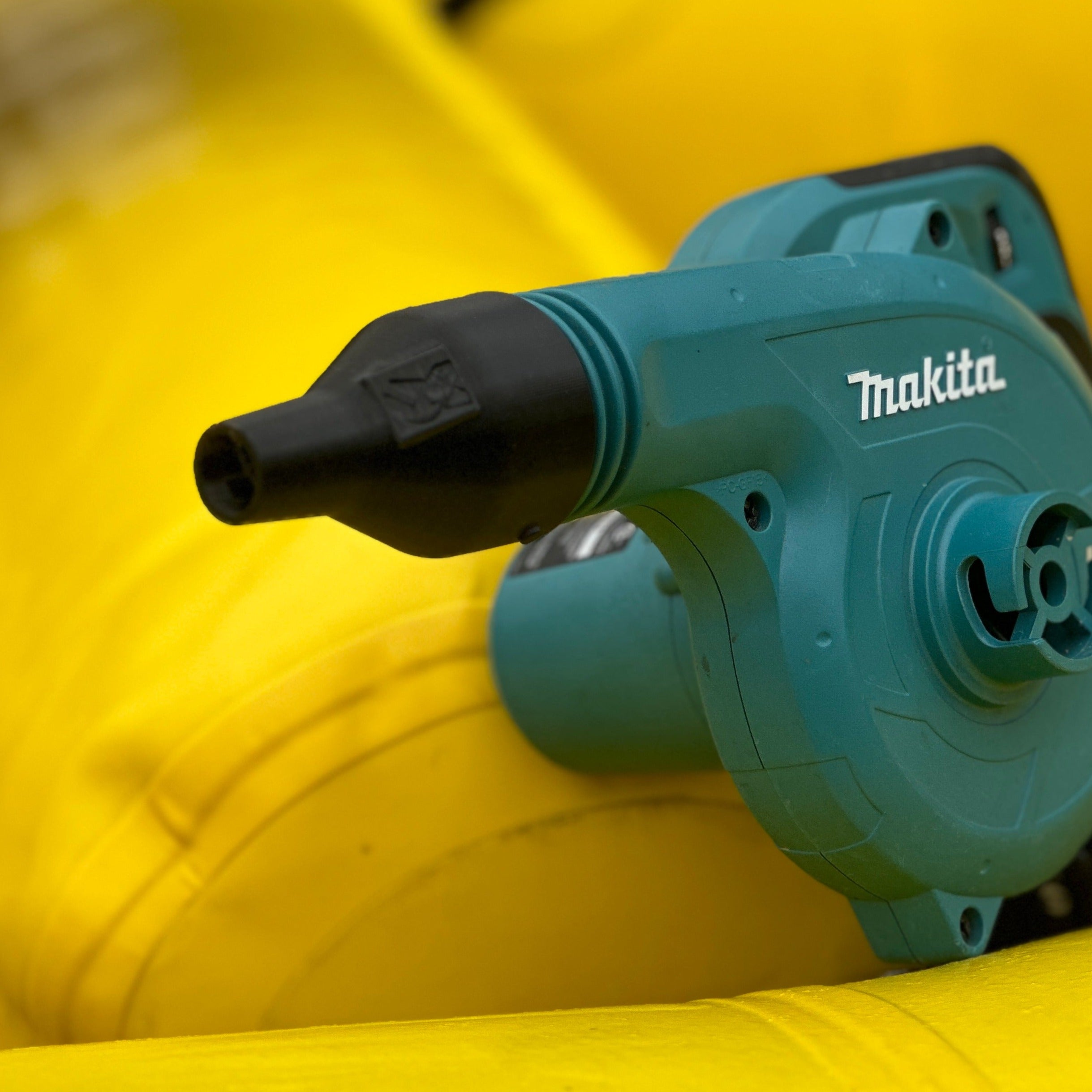 River Hardware Makita blower adaptor for Leafield C7 and D7 valves, compatible with leaf blower equipment.