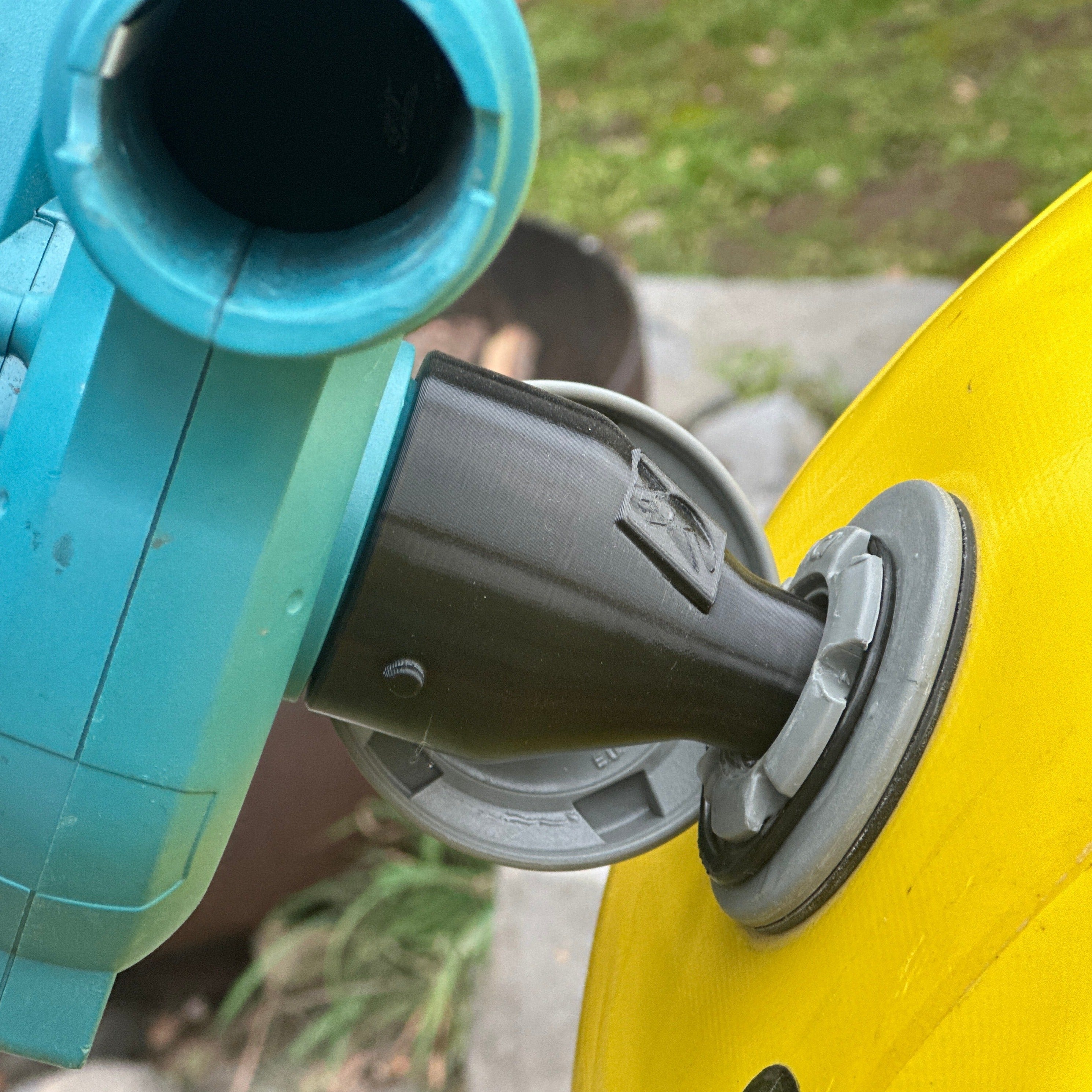 River Hardware Makita blower adaptor for Leafield C7 and D7 valves, shown attached to a Makita blower in a close-up image.