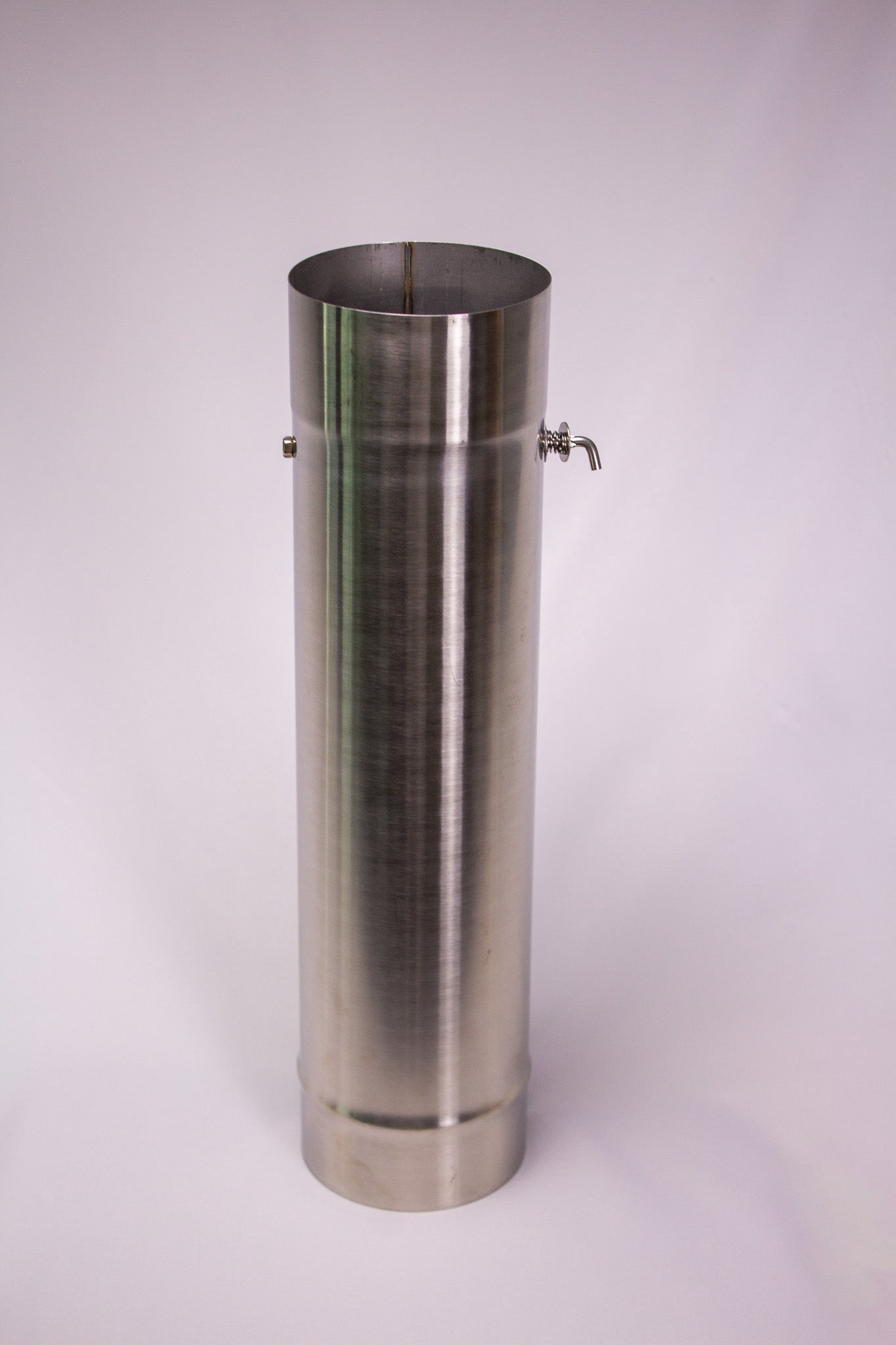 North Shore Sauna 4-inch chimney pipe with damper for sauna stoves, featuring durable metal construction and secure attachment.